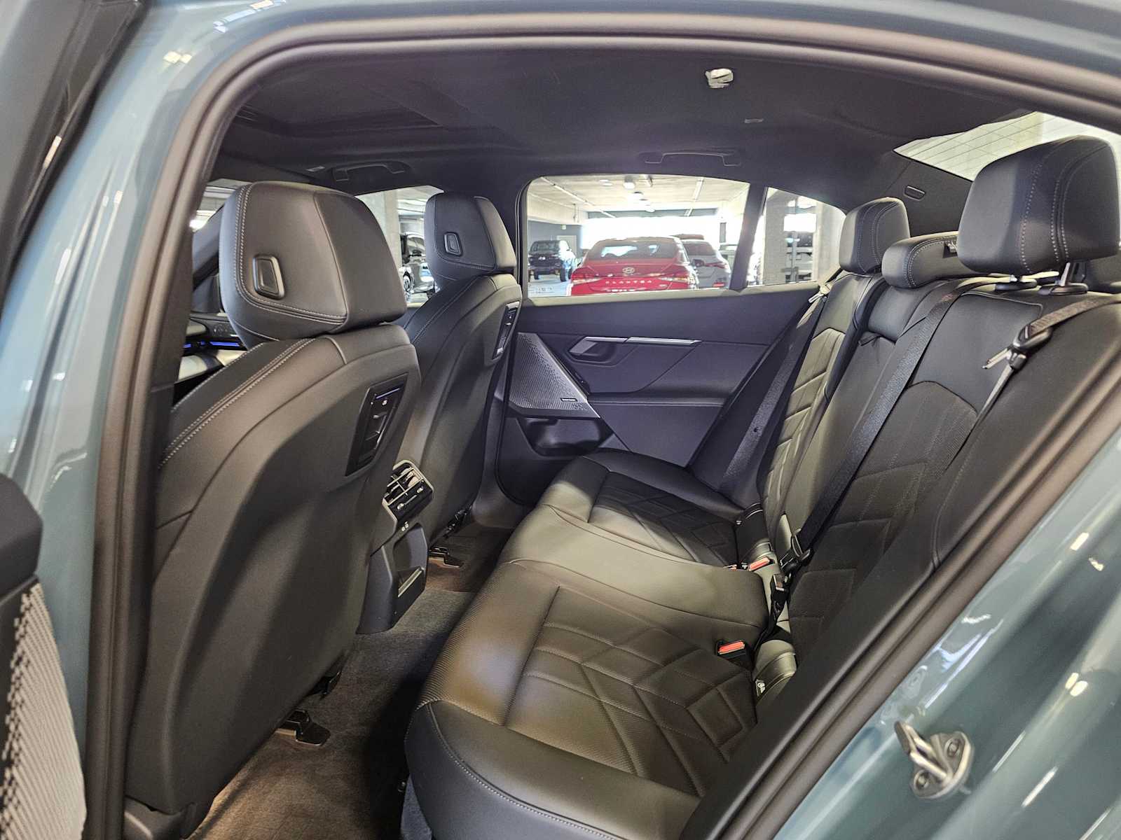 Thumbnail: 2025 BMW 5 Series - 32