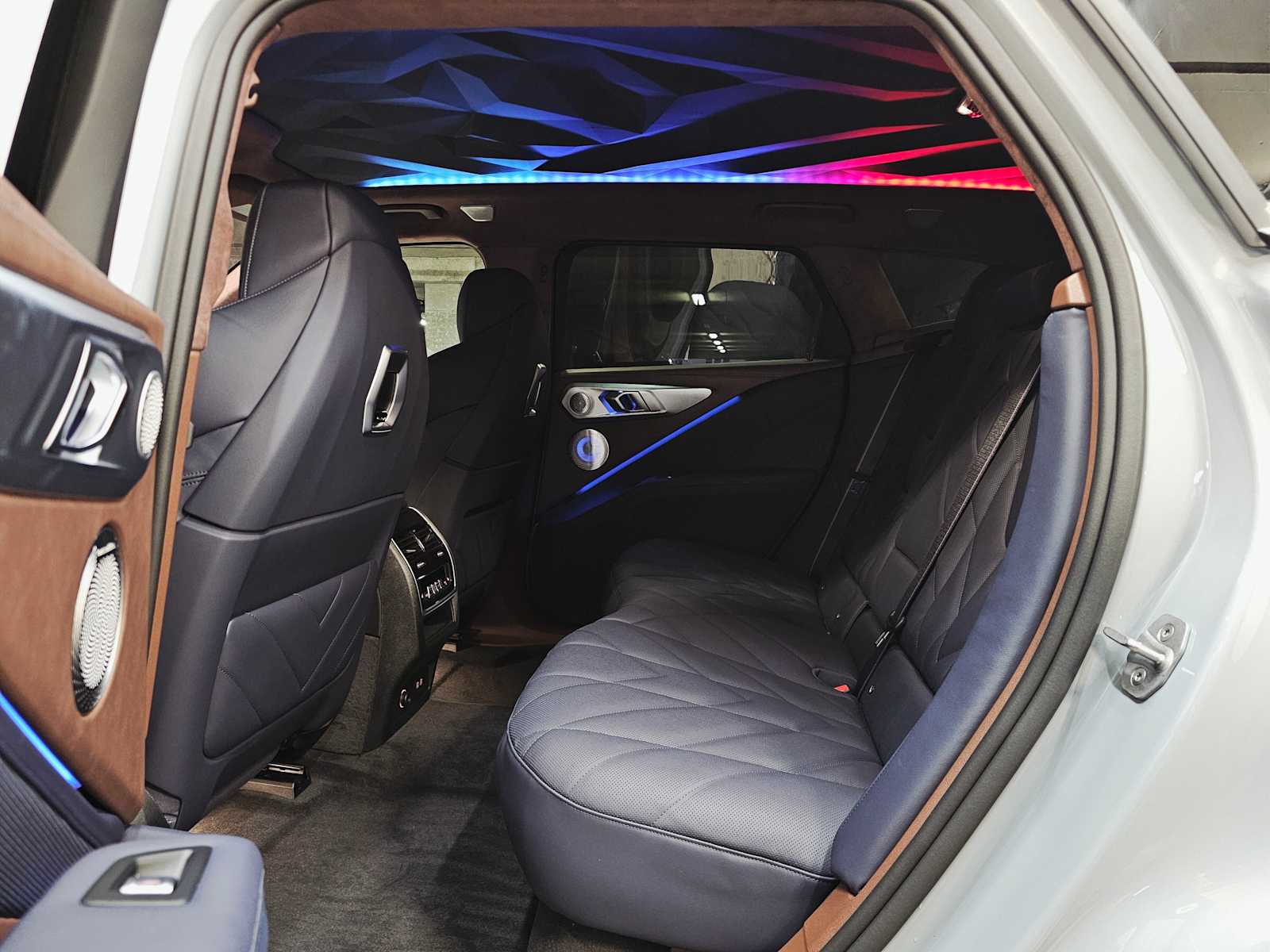 Thumbnail: 2026 BMW XM - 24