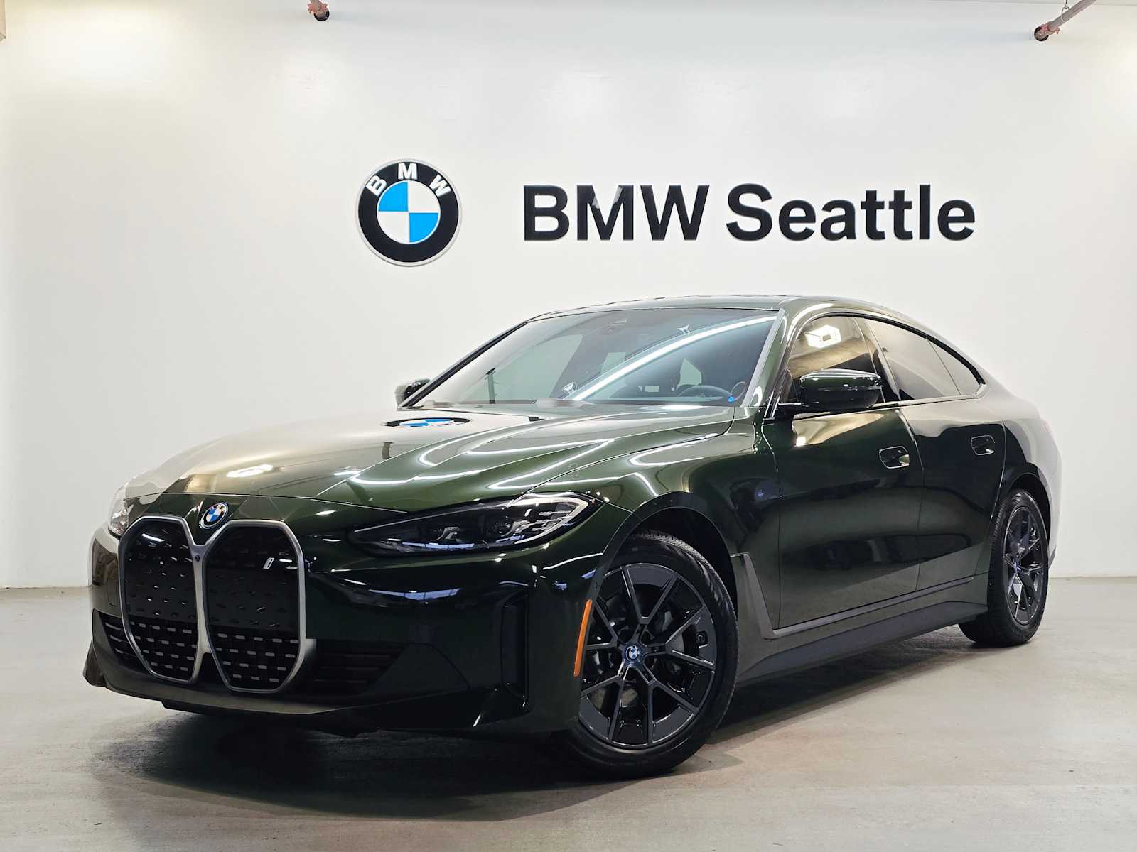 Thumbnail: 2023 BMW i4 - 1