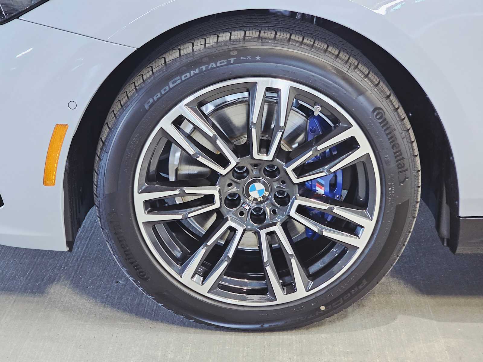 Thumbnail: 2026 BMW 5 Series - 8