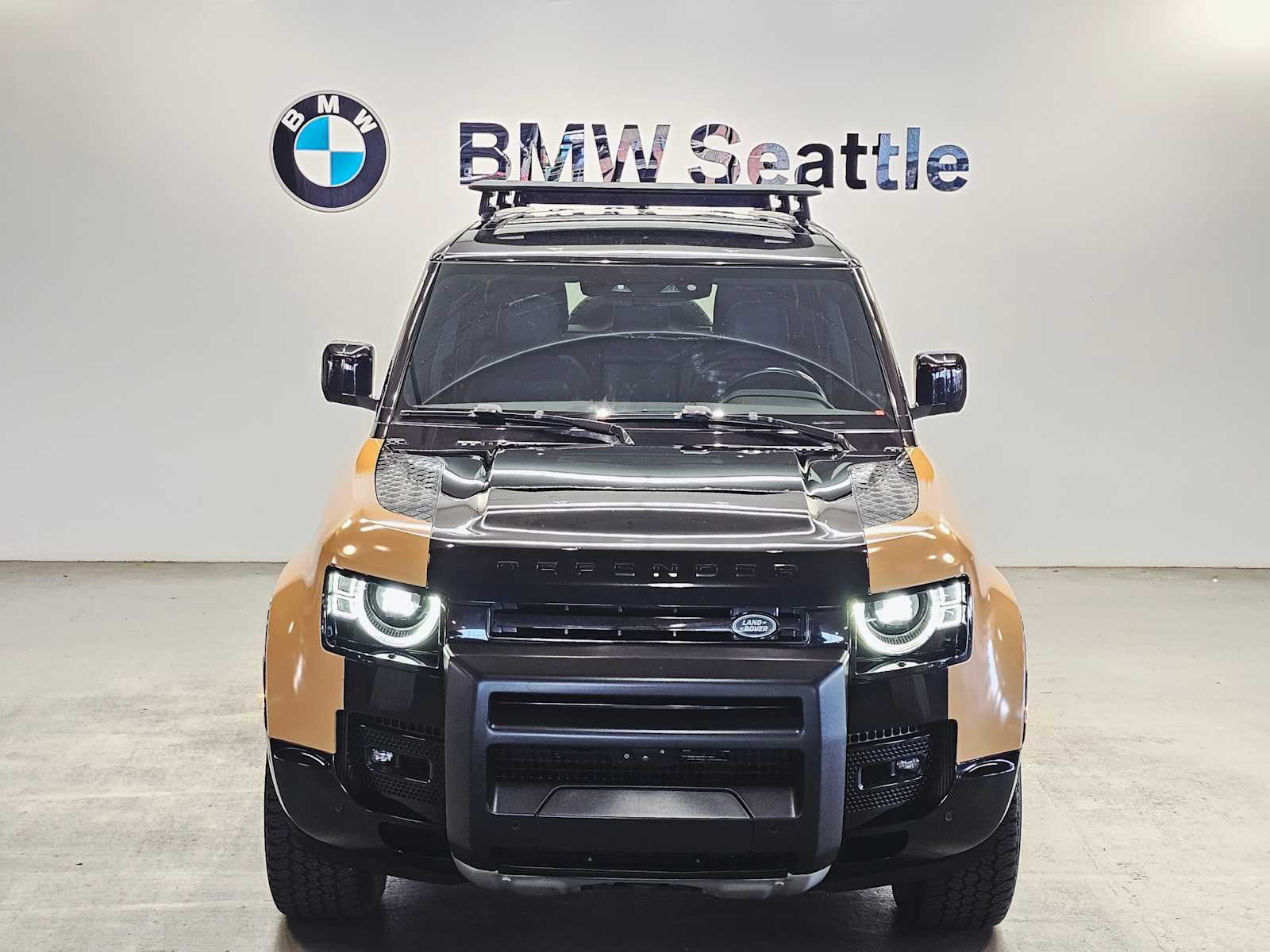 Thumbnail: 2022 Land Rover Defender - 6