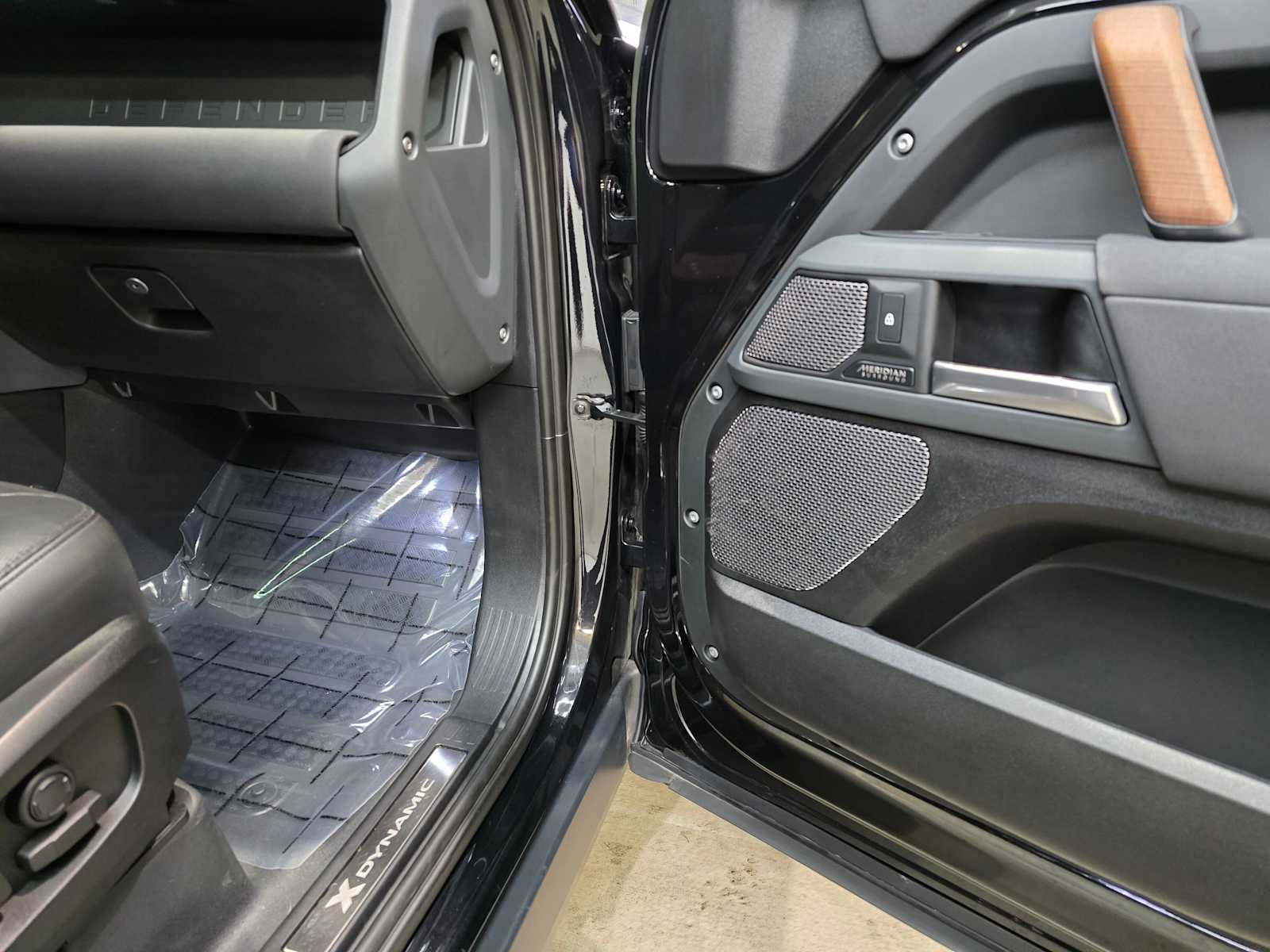 Thumbnail: 2023 Land Rover Defender - 30