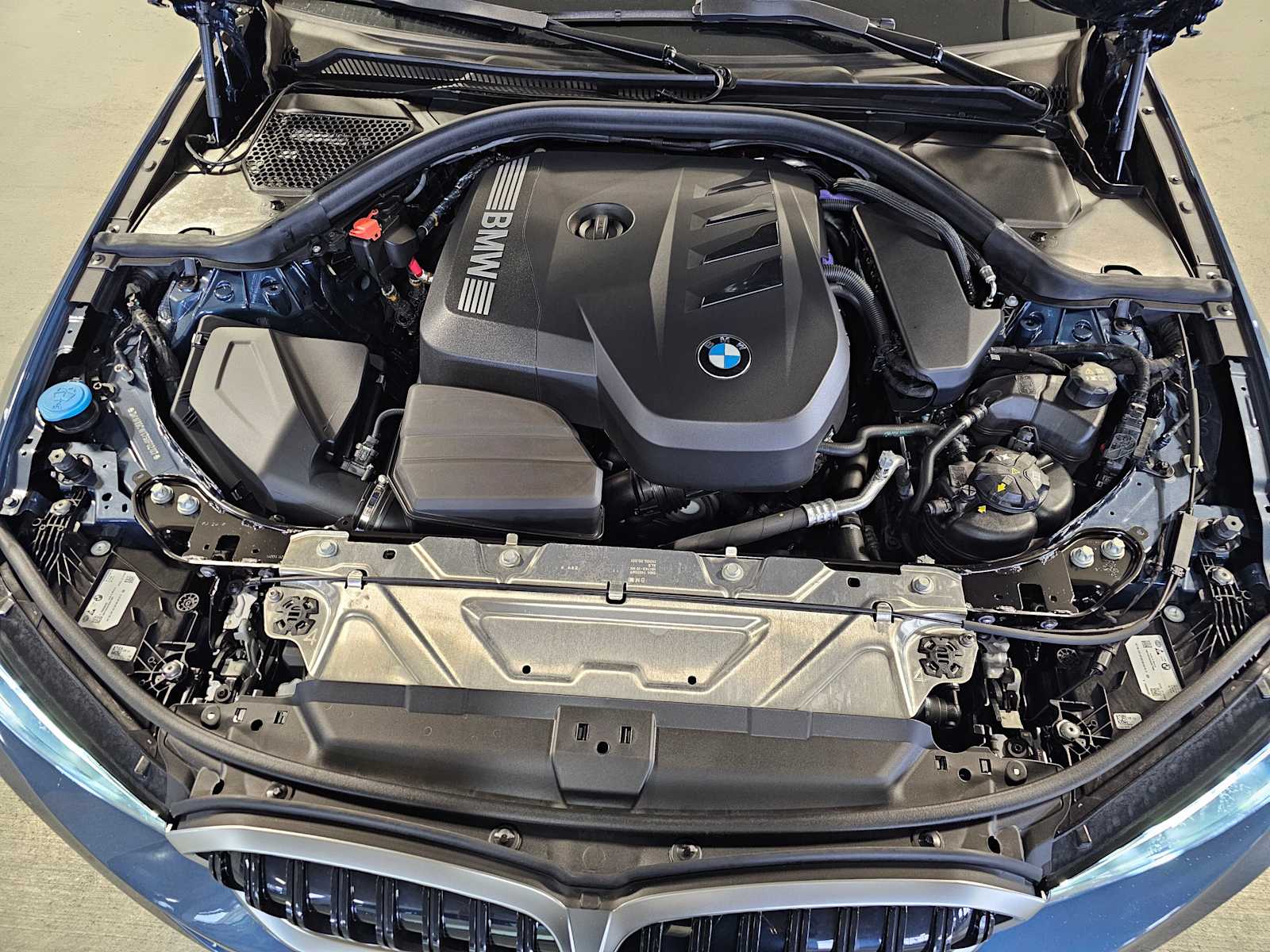 Thumbnail: 2025 BMW 3 Series - 8