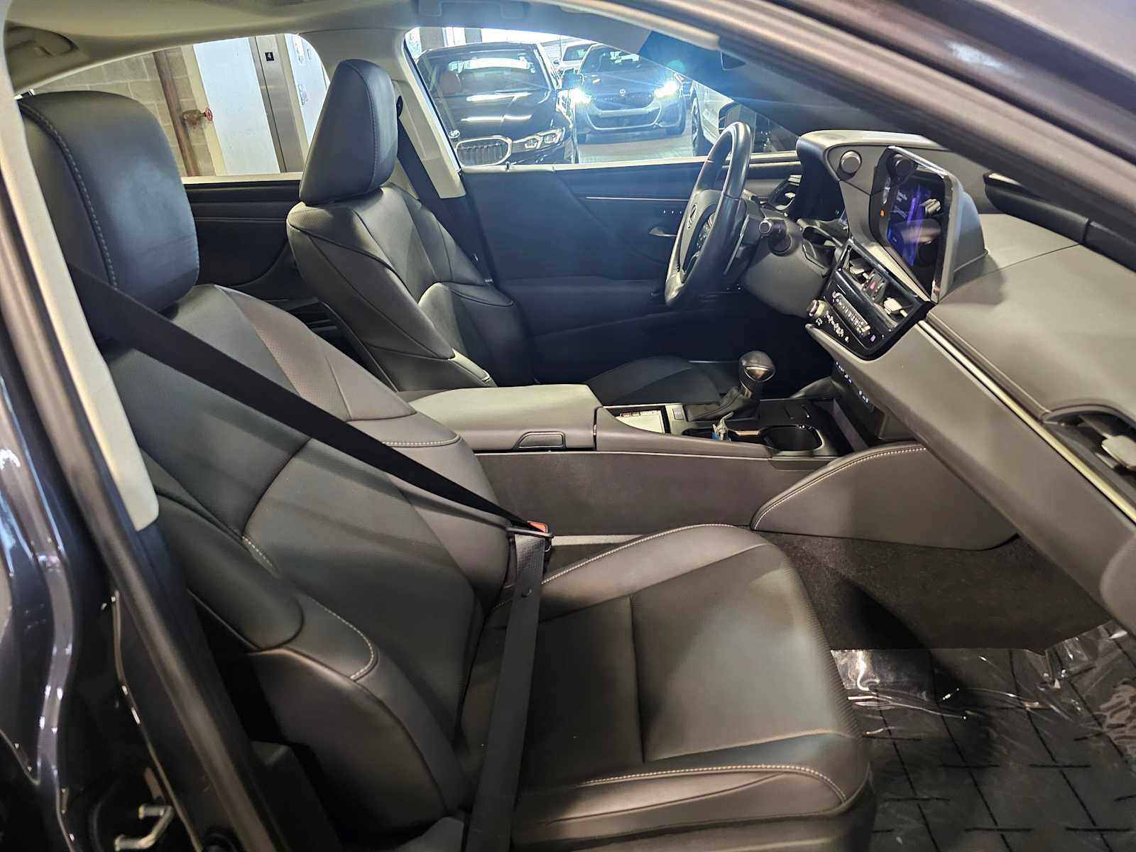 Thumbnail: 2023 Lexus ES - 41