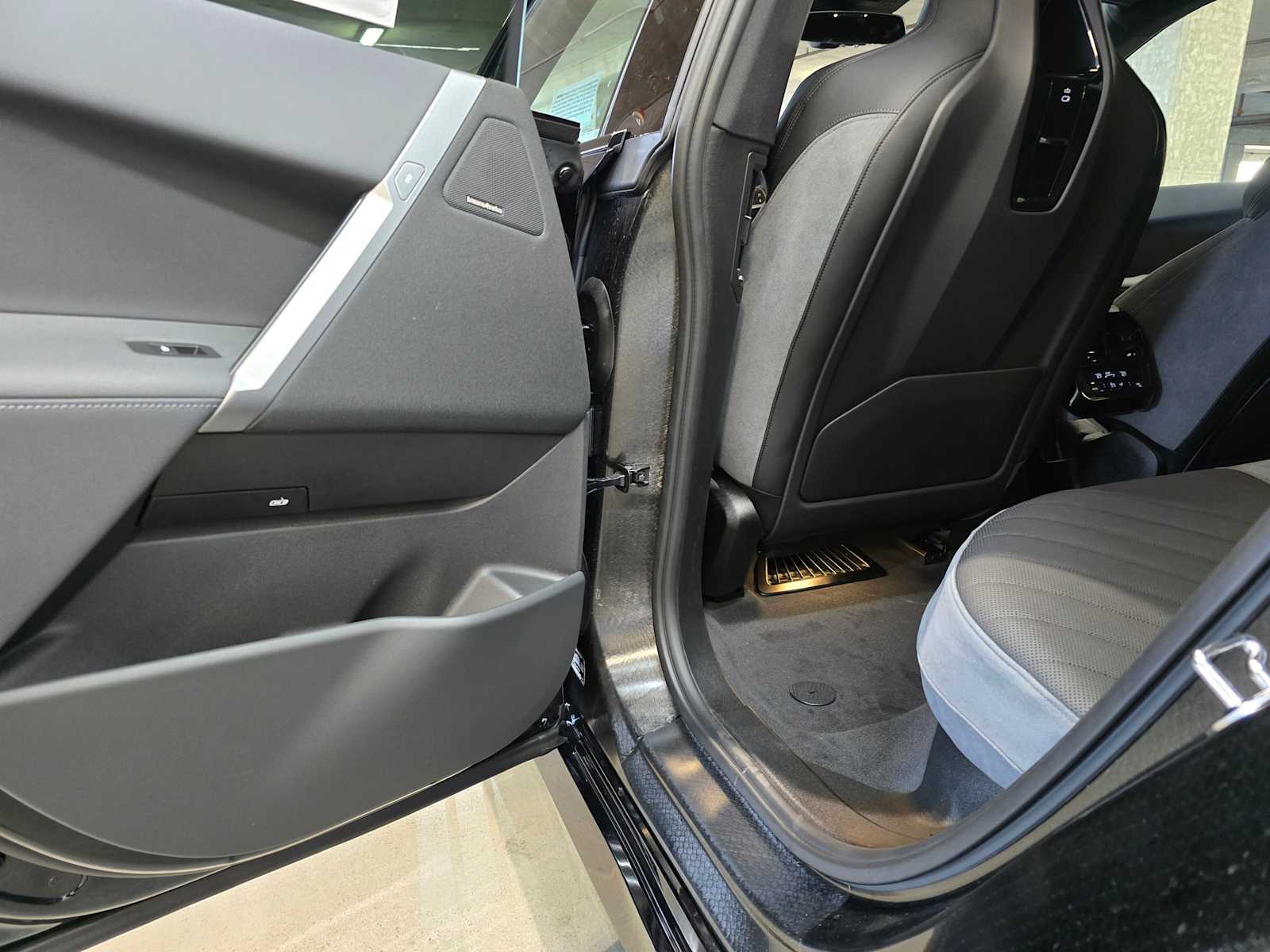 Thumbnail: 2026 BMW iX - 24