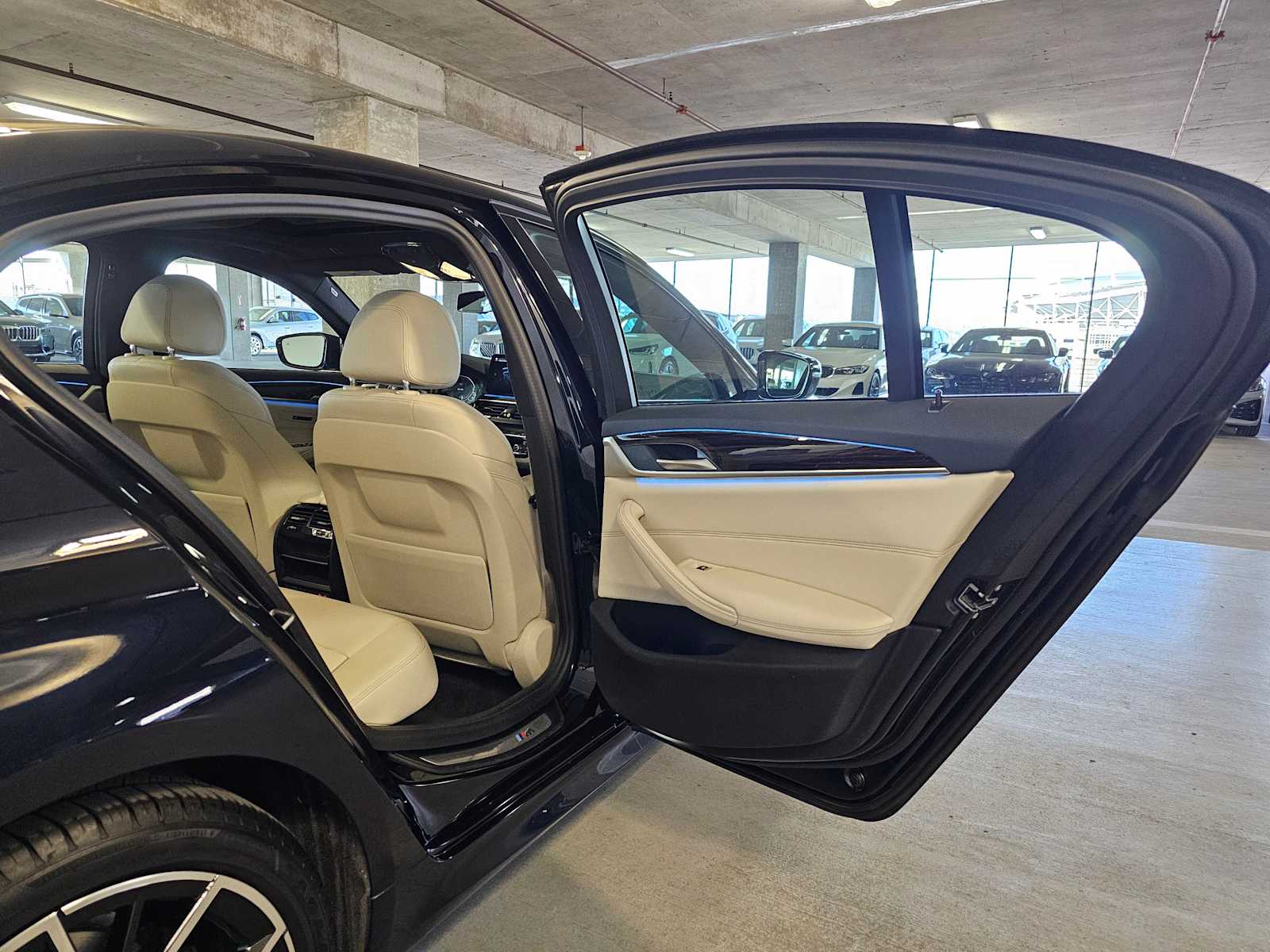 Thumbnail: 2023 BMW 5 Series - 38