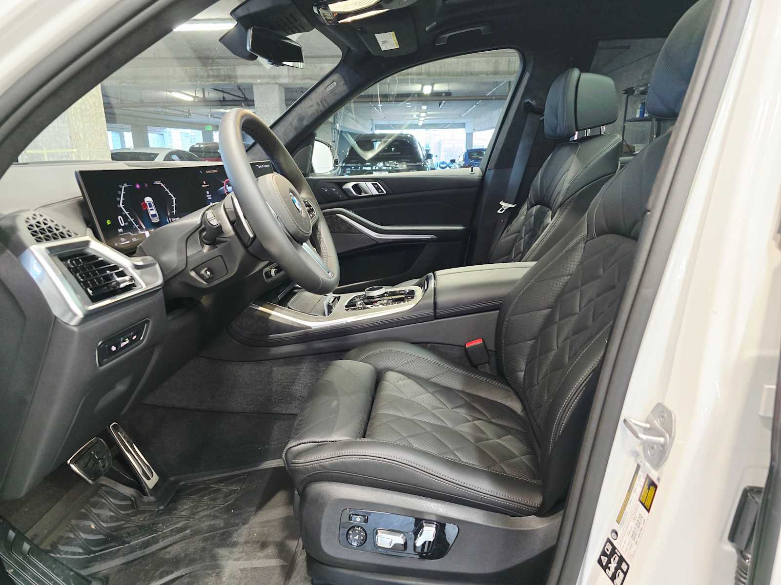 Thumbnail: 2026 BMW X7 - 23