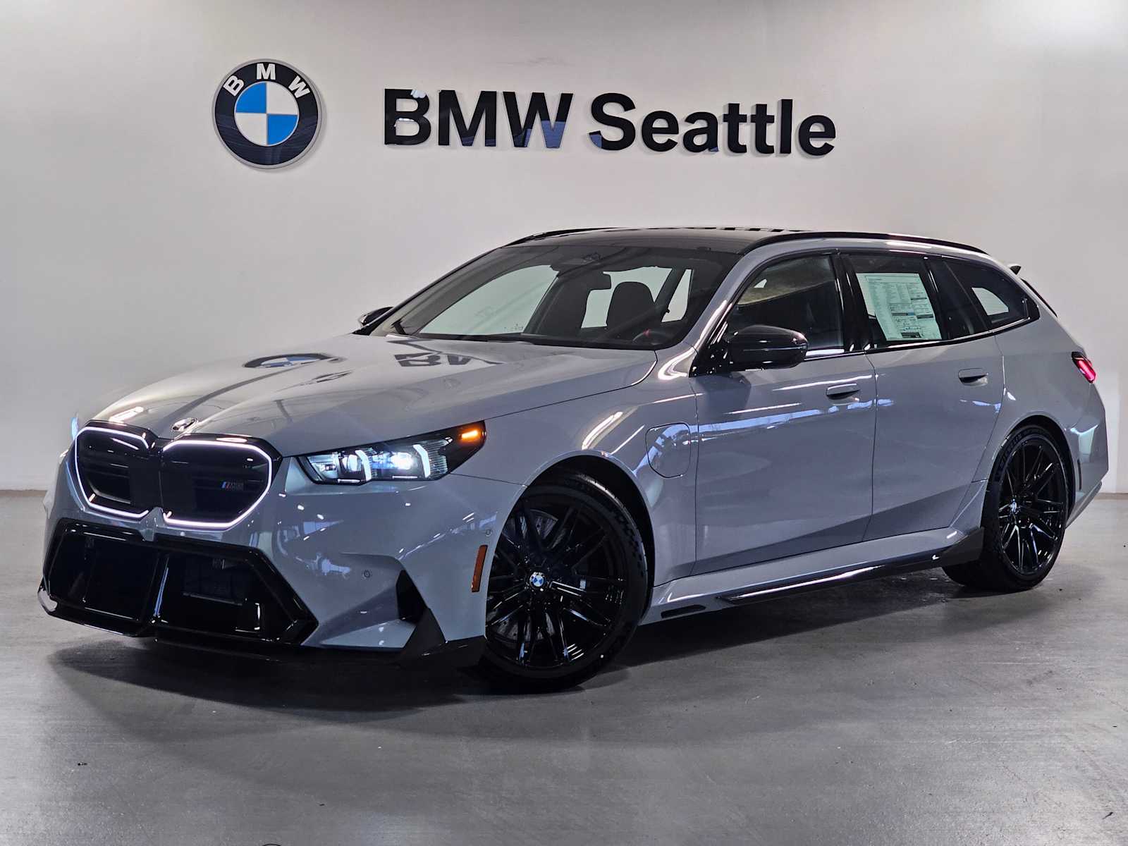 Thumbnail: 2026 BMW M5 - 1