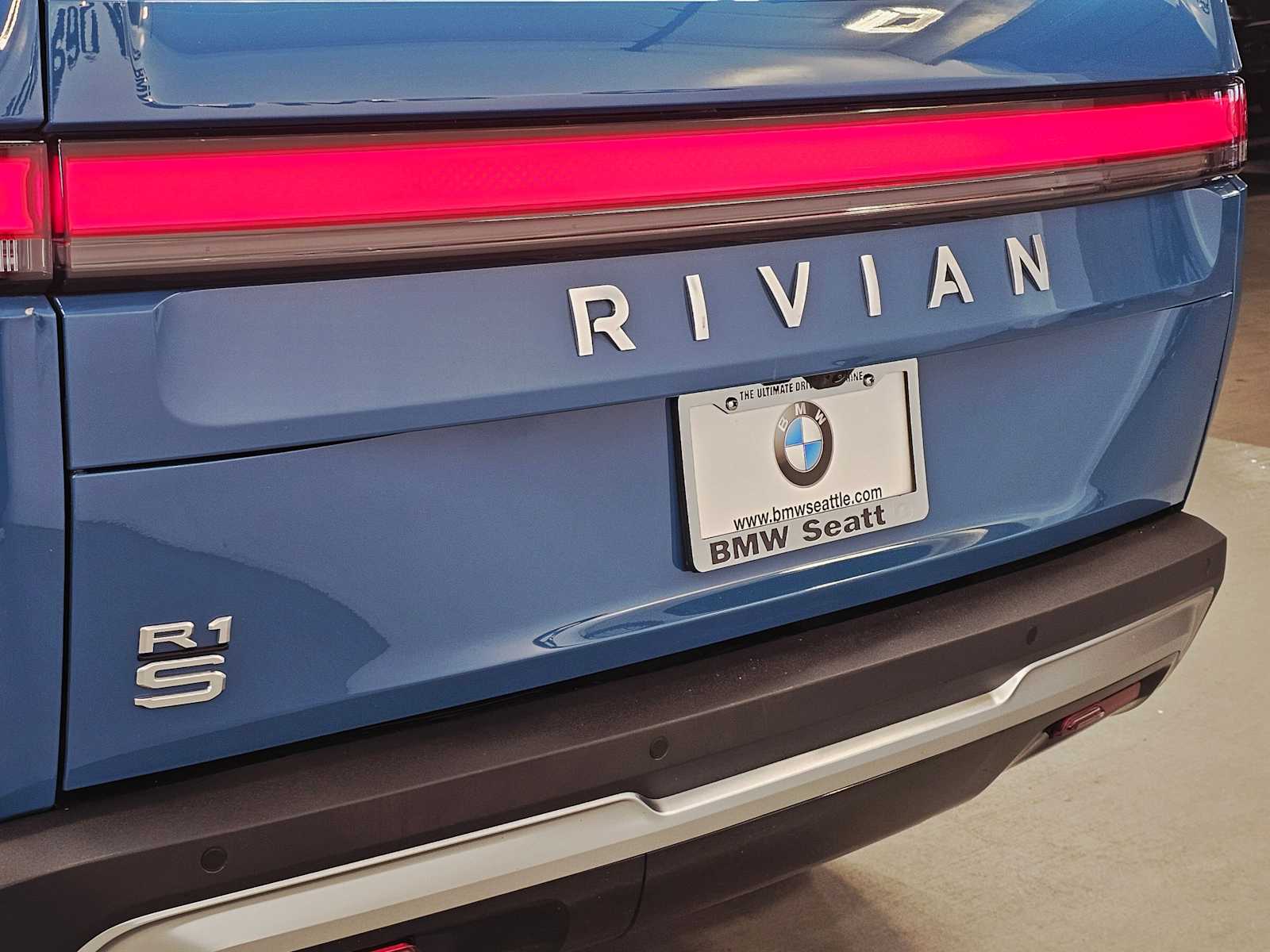 Thumbnail: 2024 Rivian R1S - 7