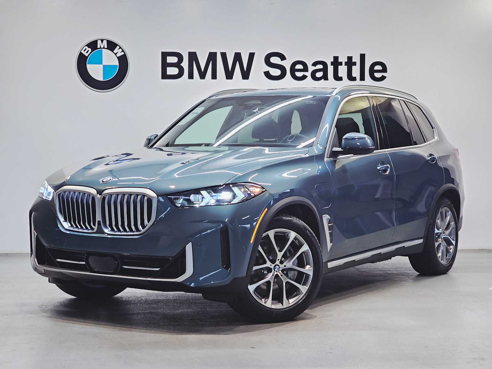 Thumbnail: 2026 BMW X5 - 1