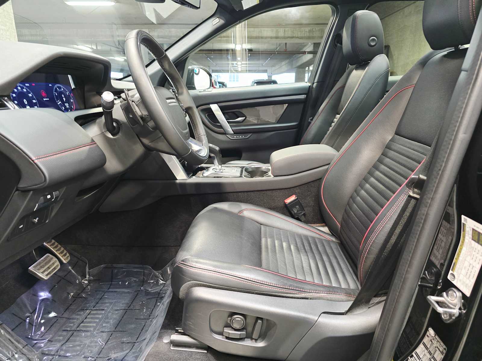 Thumbnail: 2020 Land Rover Discovery Sport - 22