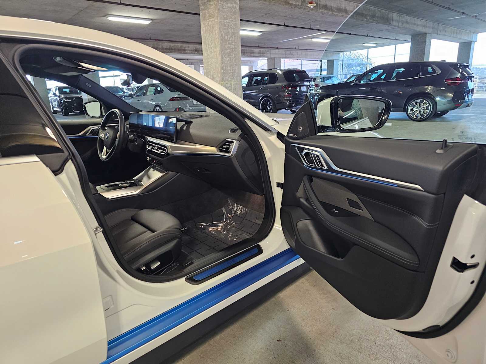 Thumbnail: 2023 BMW i4 - 40