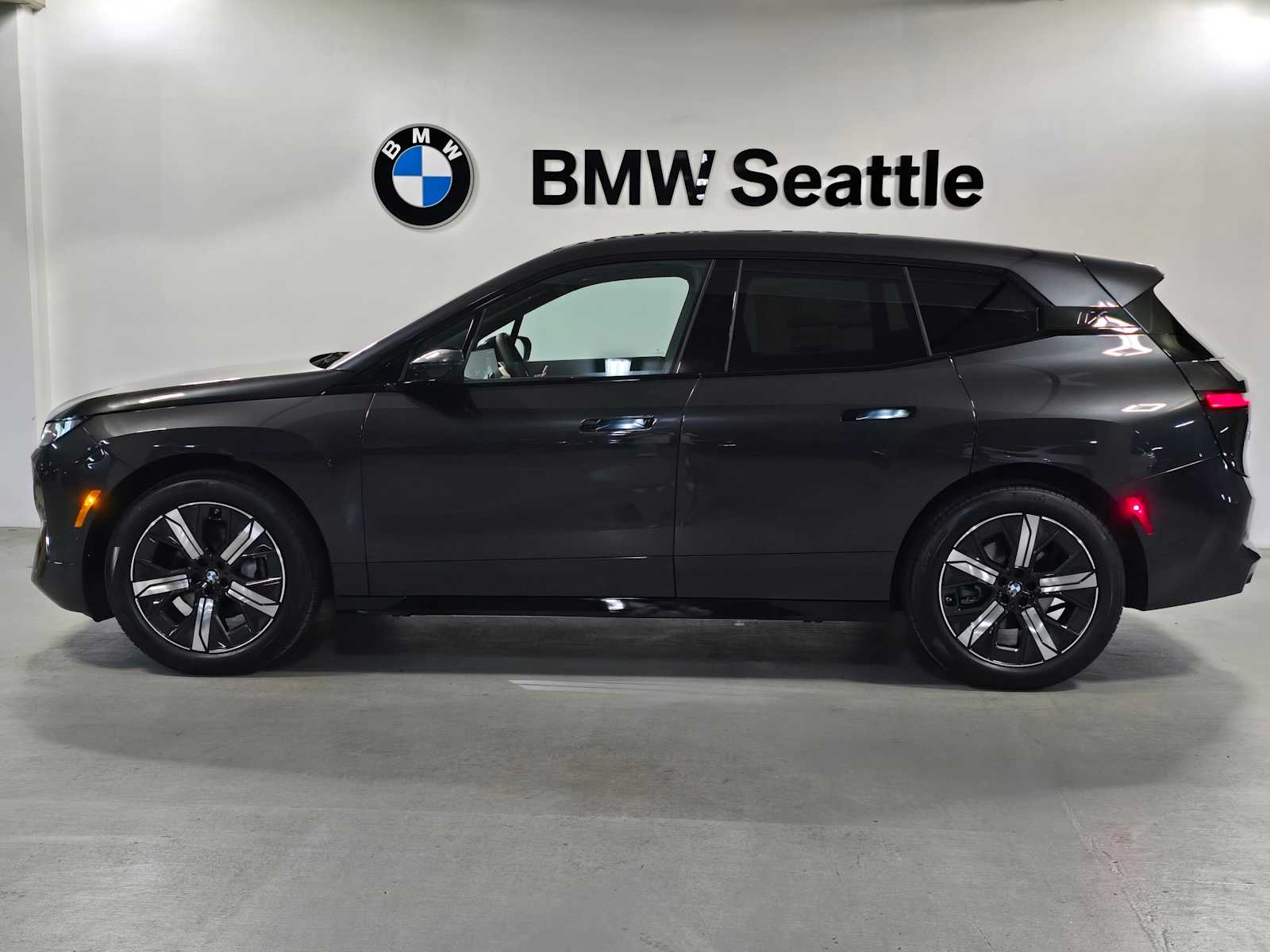 Thumbnail: 2026 BMW iX - 3