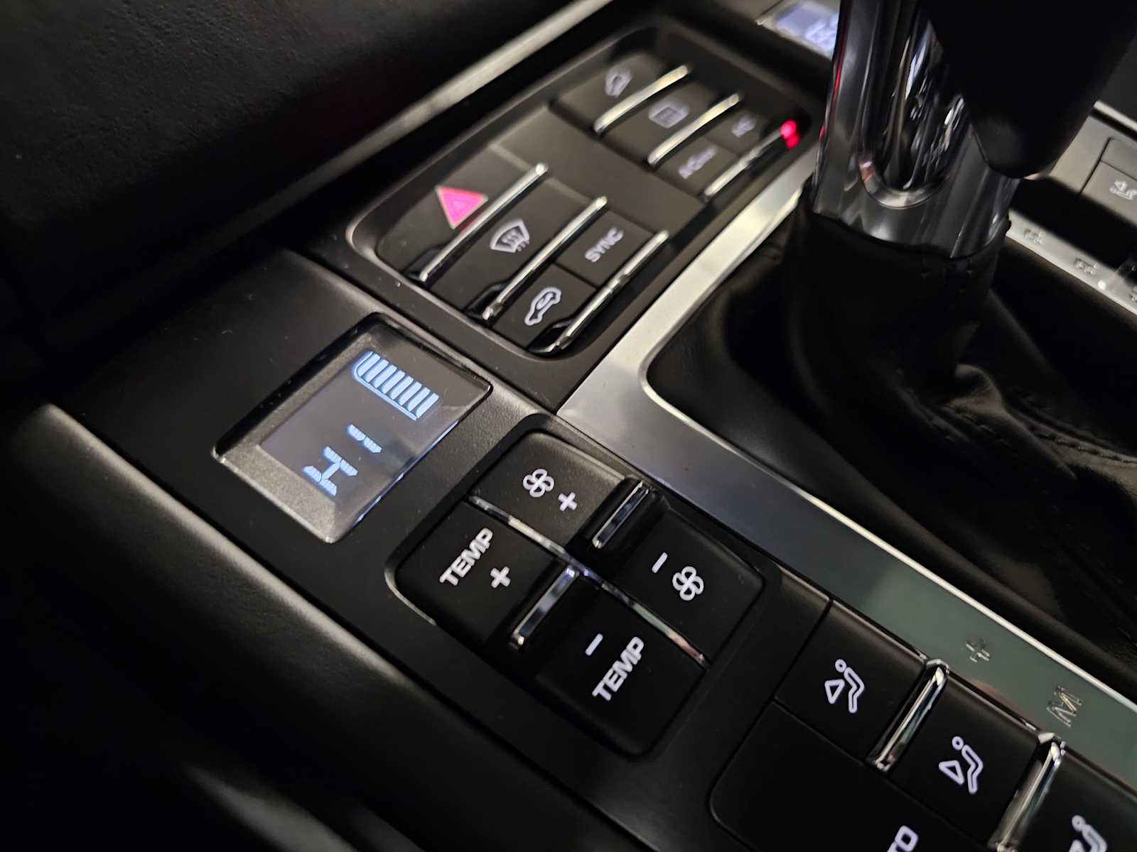 Thumbnail: 2016 Porsche Macan - 21