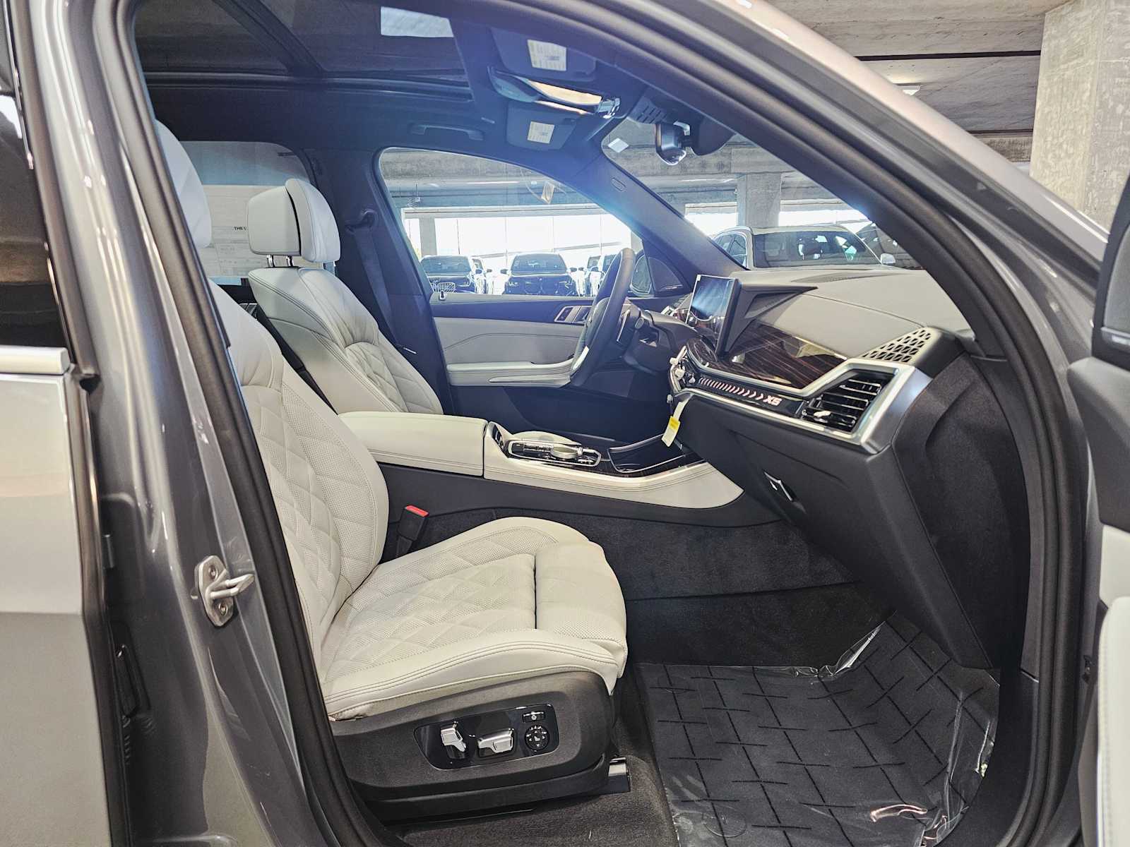 Thumbnail: 2026 BMW X5 - 27