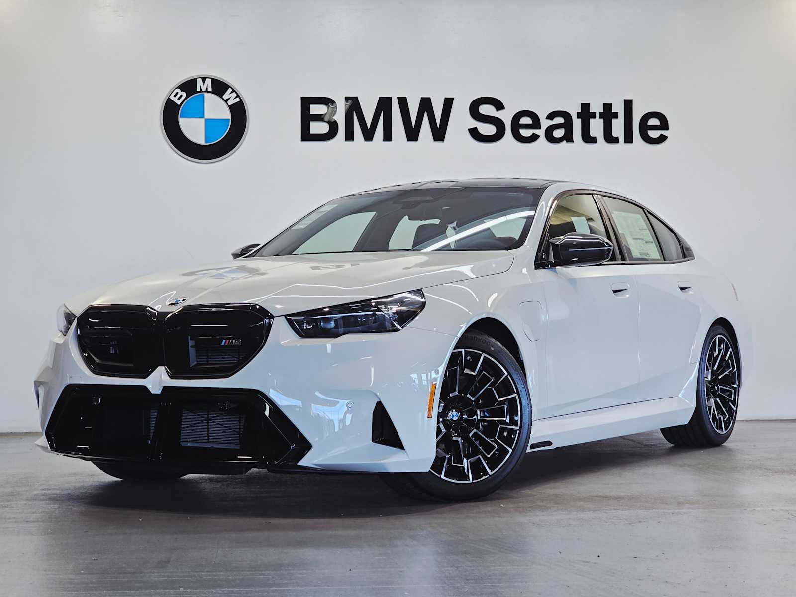 Thumbnail: 2026 BMW M5 - 1