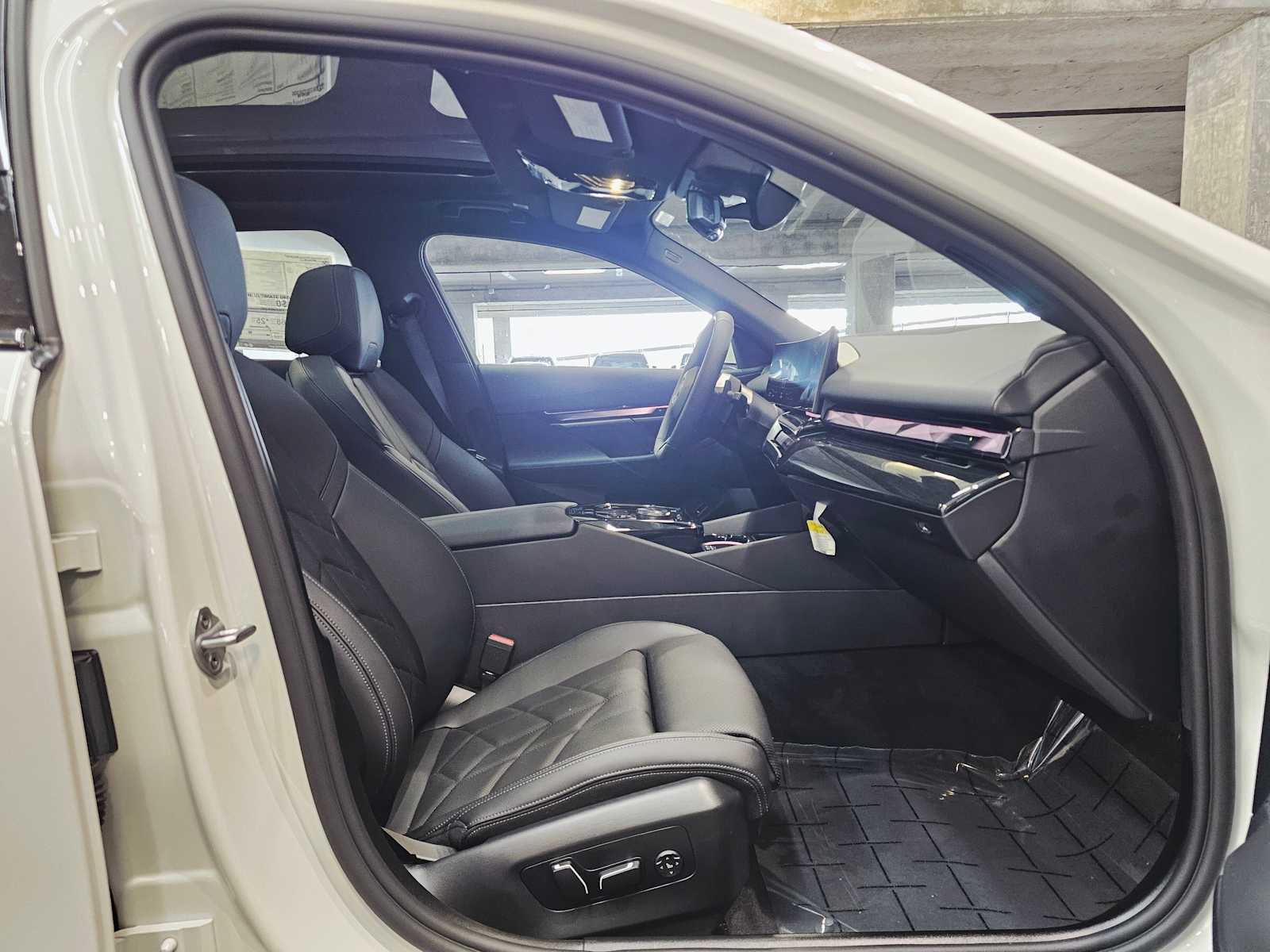 Thumbnail: 2026 BMW 5 Series - 27