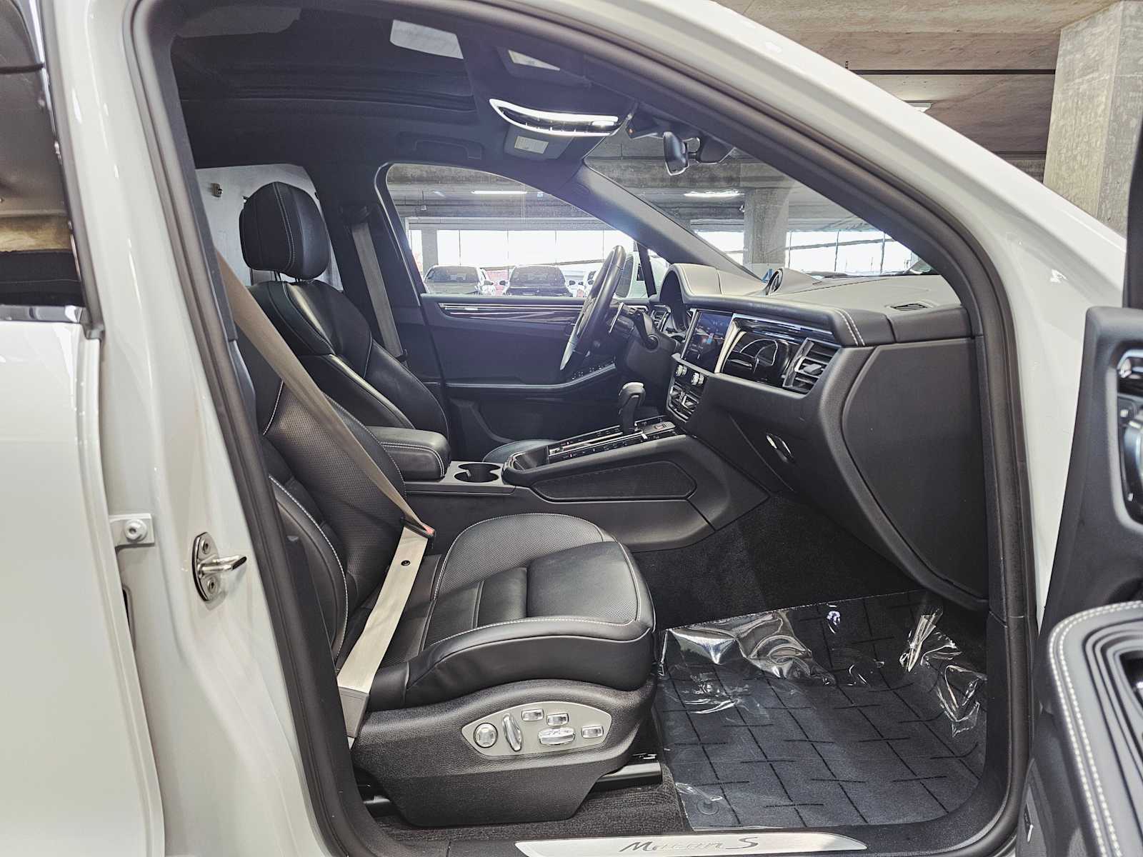 Thumbnail: 2024 Porsche Macan - 27