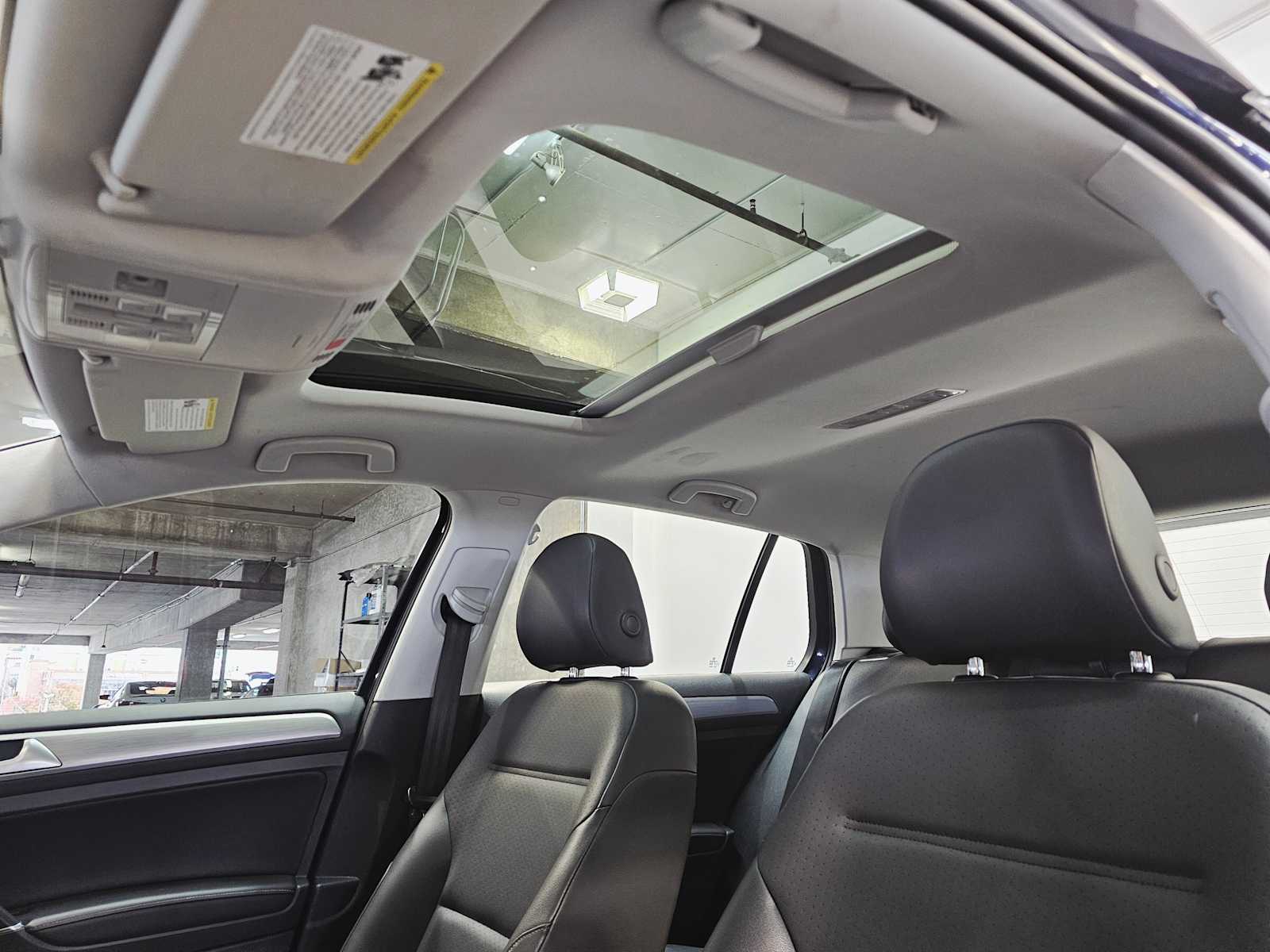 Thumbnail: 2015 Volkswagen Golf - 24