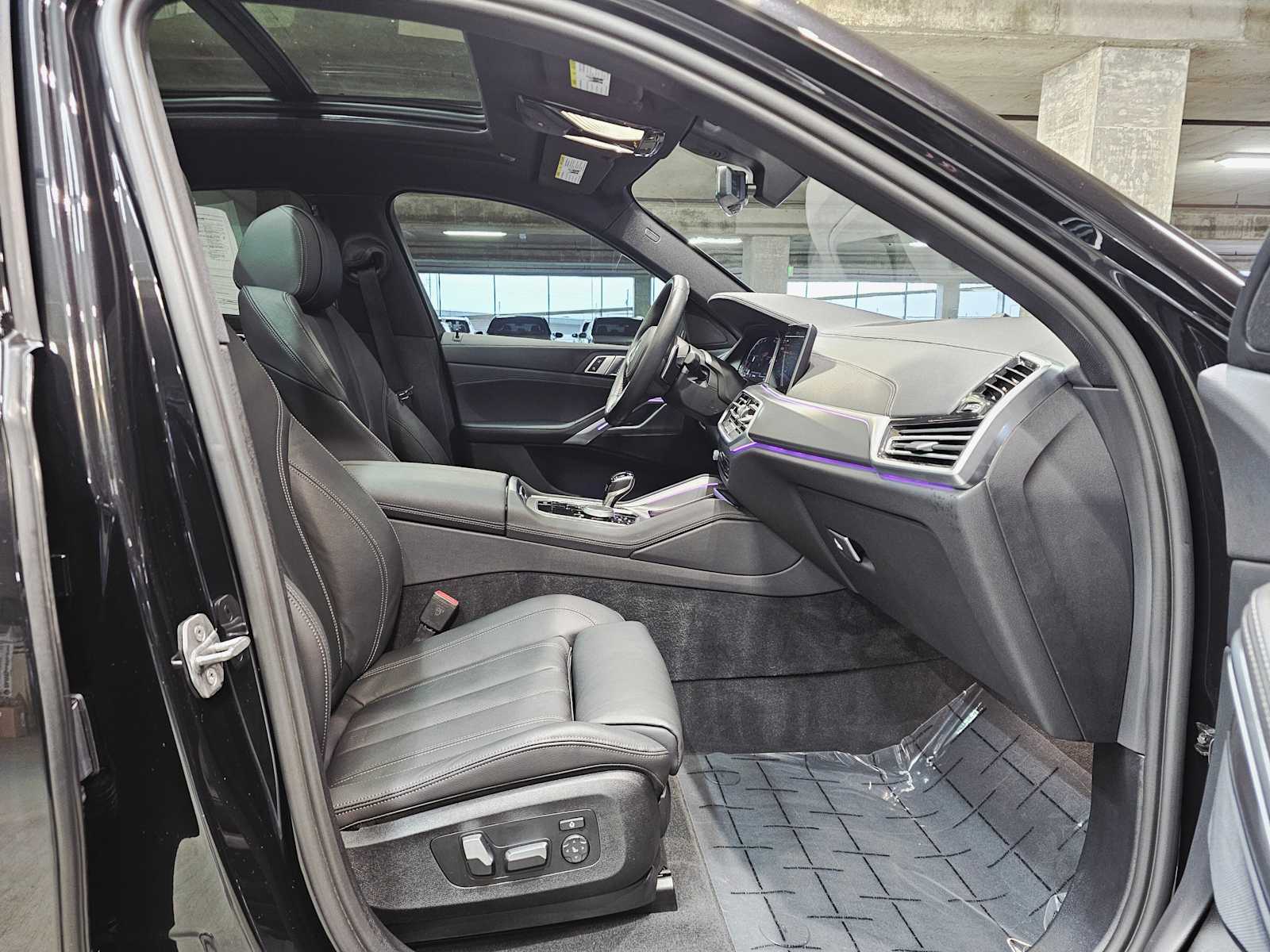 Thumbnail: 2022 BMW X6 - 27