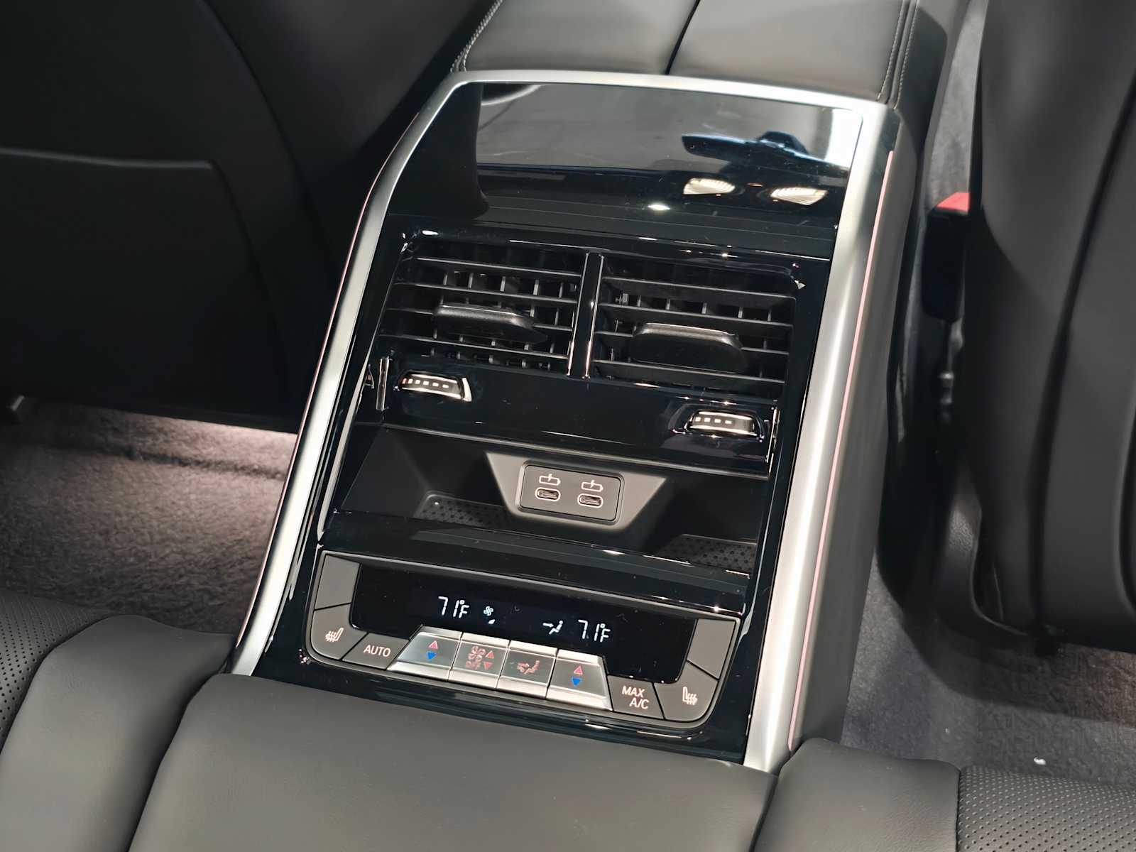 Thumbnail: 2026 BMW 8 Series - 28