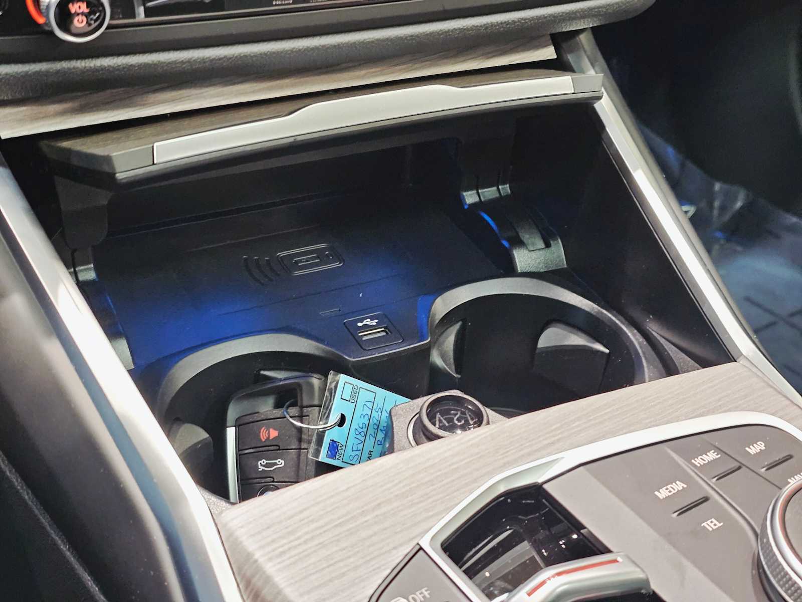 Thumbnail: 2025 BMW i4 - 19