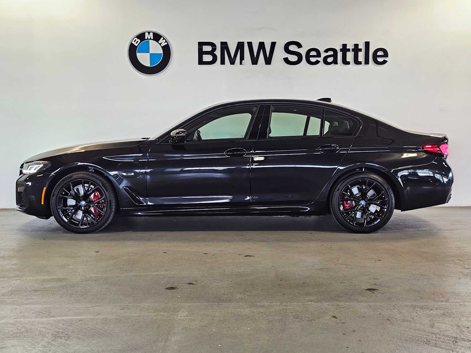Thumbnail: 2023 BMW 5 Series - 3