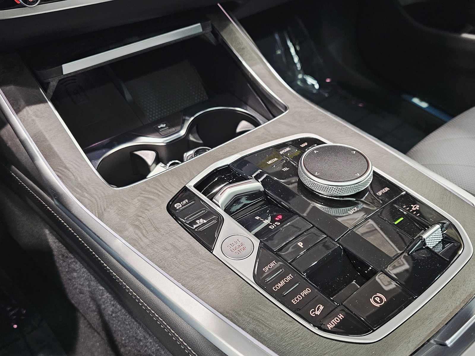 Thumbnail: 2026 BMW X7 - 16