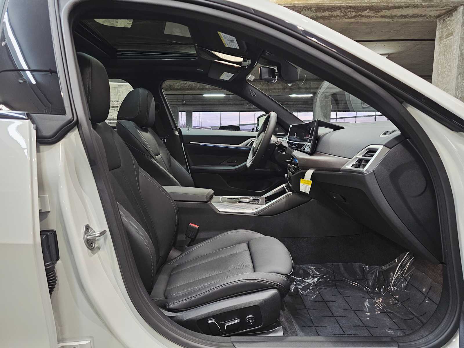 Thumbnail: 2025 BMW i4 - 27