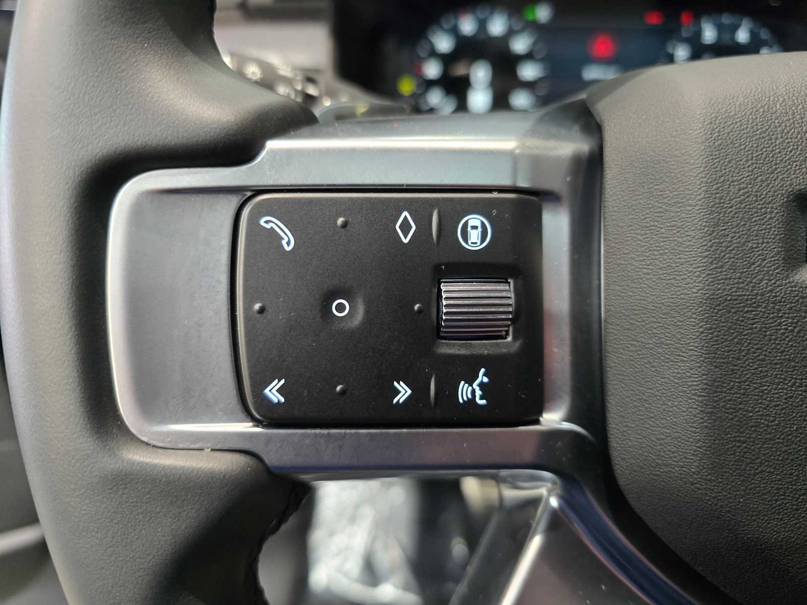 Thumbnail: 2024 Land Rover Discovery - 17