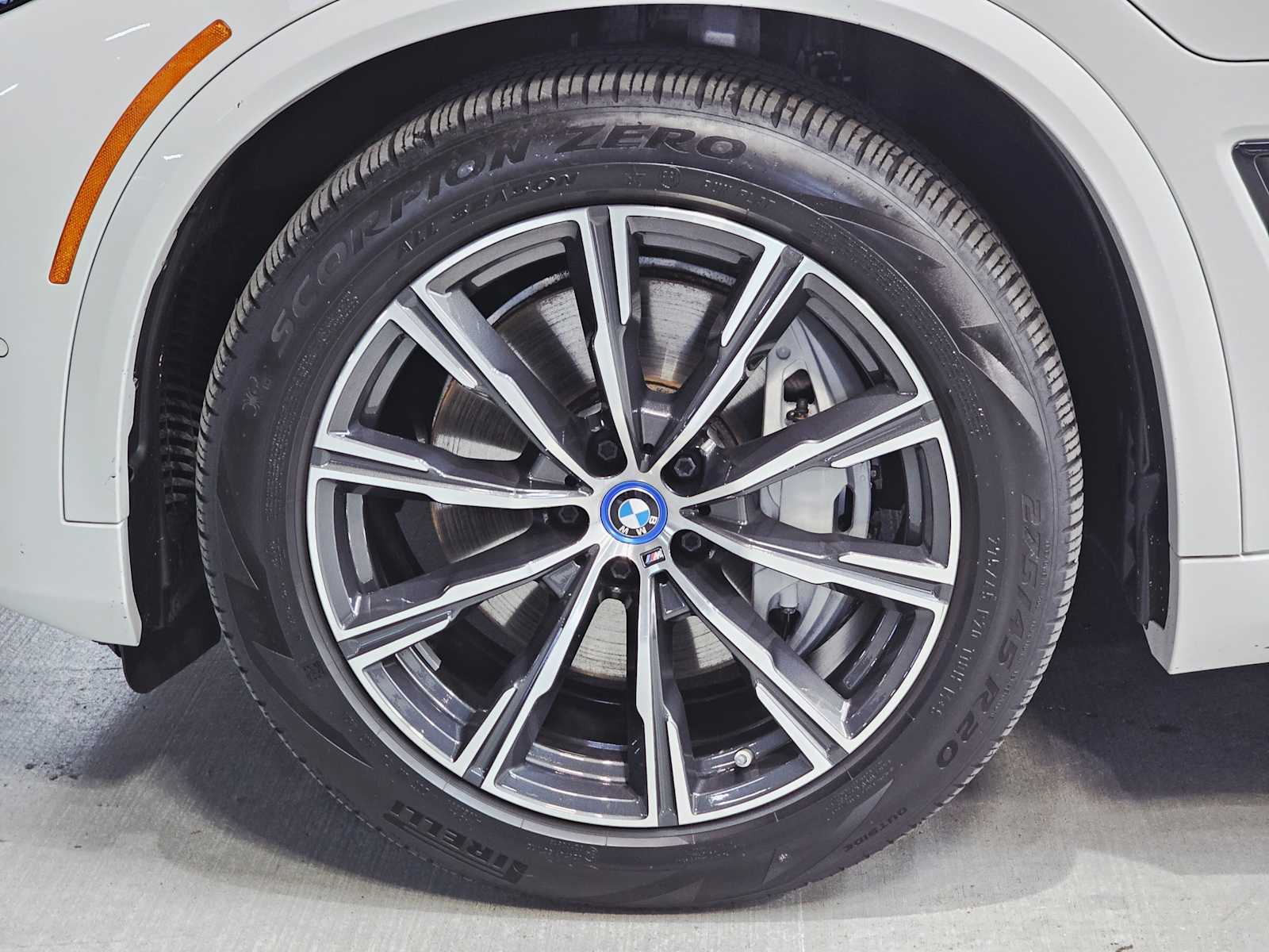 Thumbnail: 2022 BMW X5 - 8