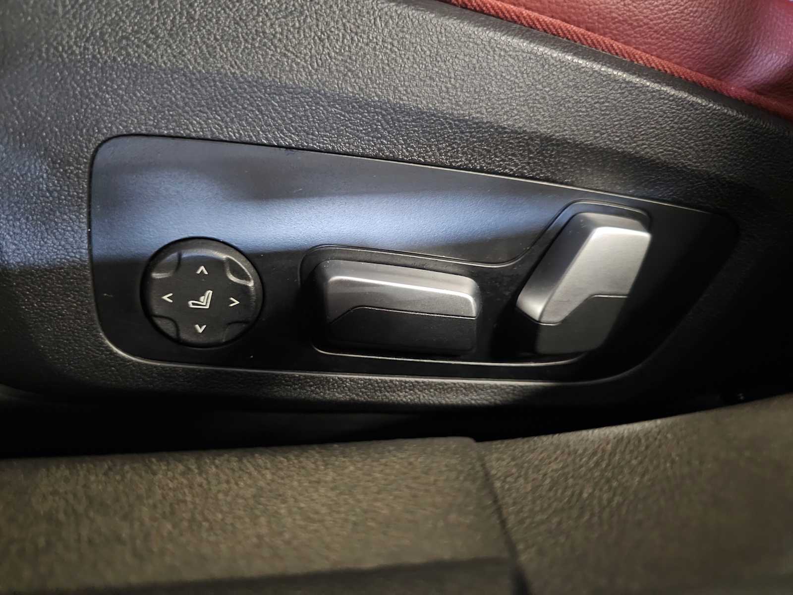 Thumbnail: 2023 BMW i4 - 30