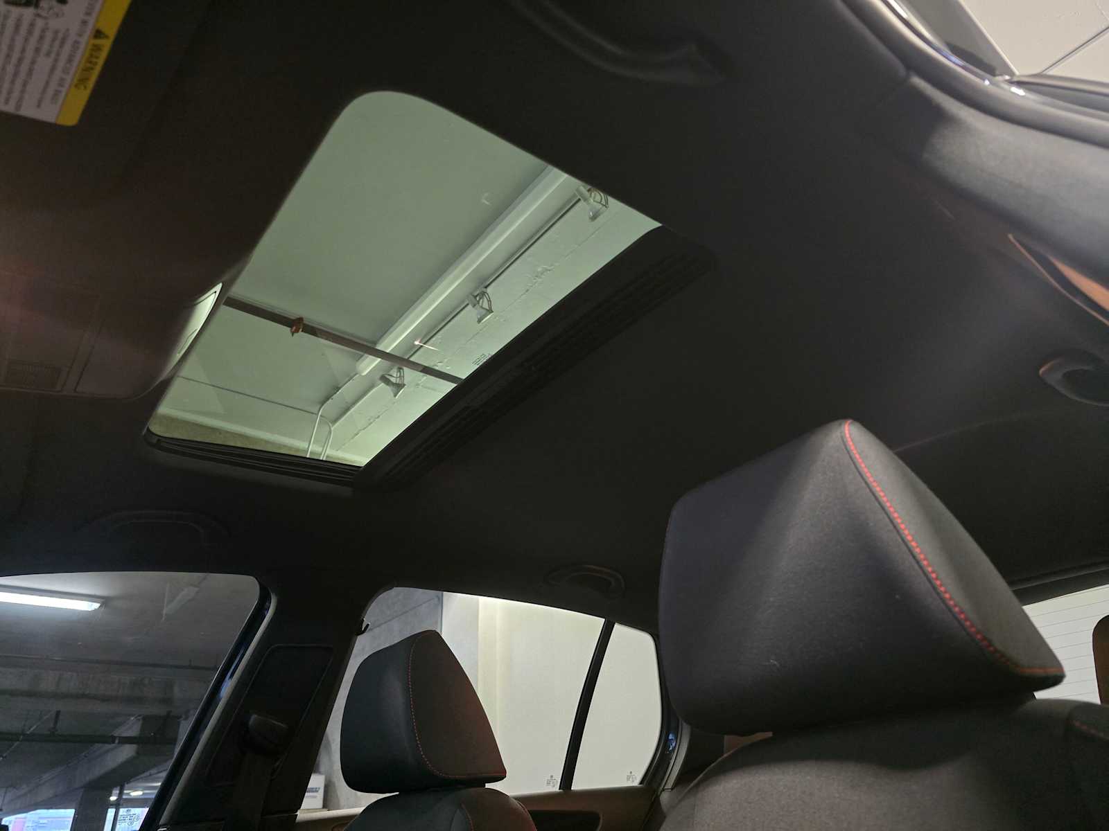 Thumbnail: 2012 Volkswagen Golf - 24