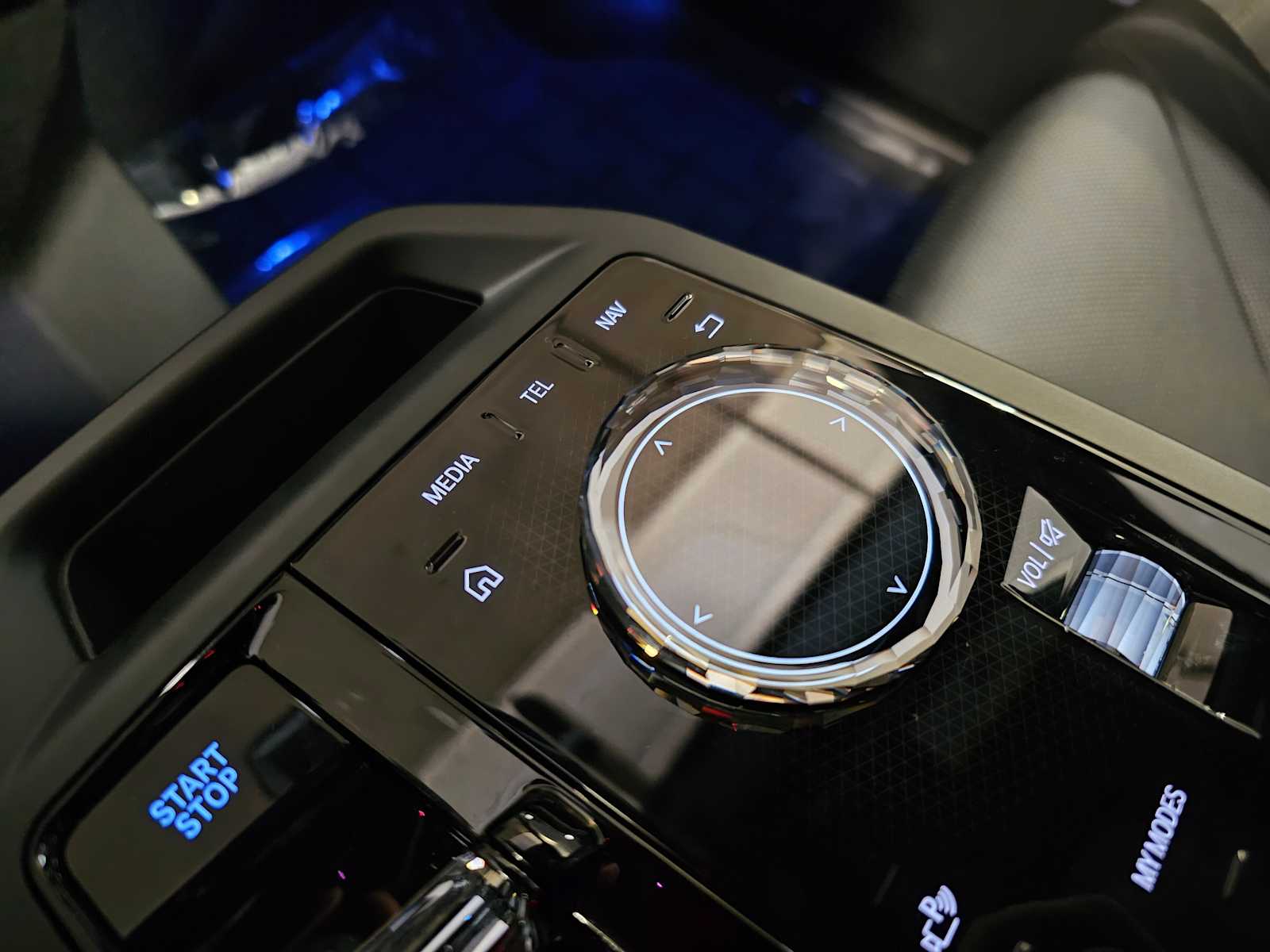 Thumbnail: 2026 BMW iX - 21