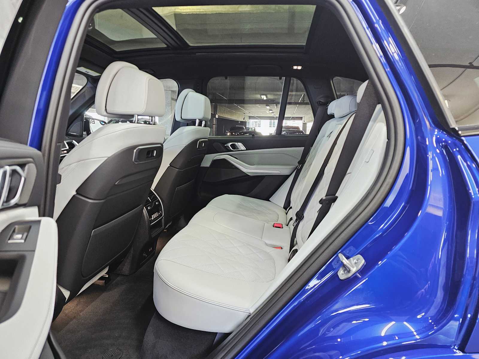 Thumbnail: 2026 BMW X5 - 25