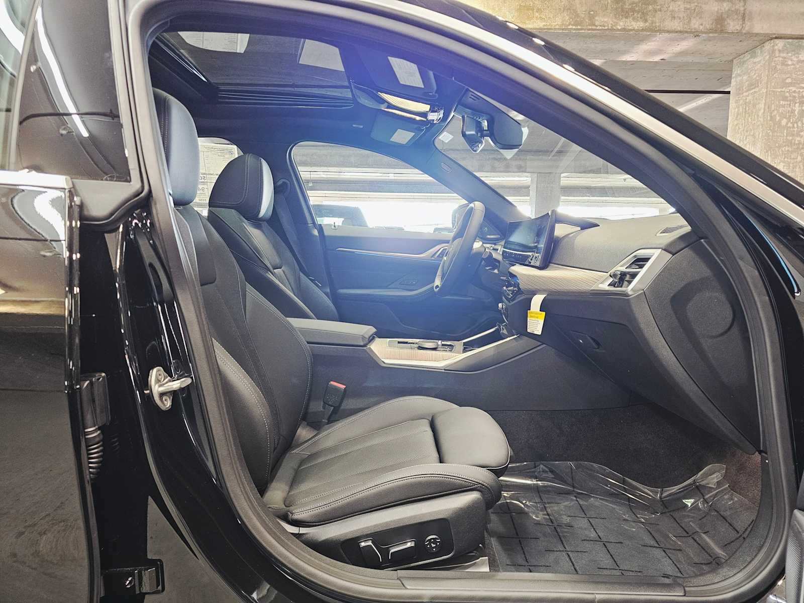 Thumbnail: 2025 BMW i4 - 27