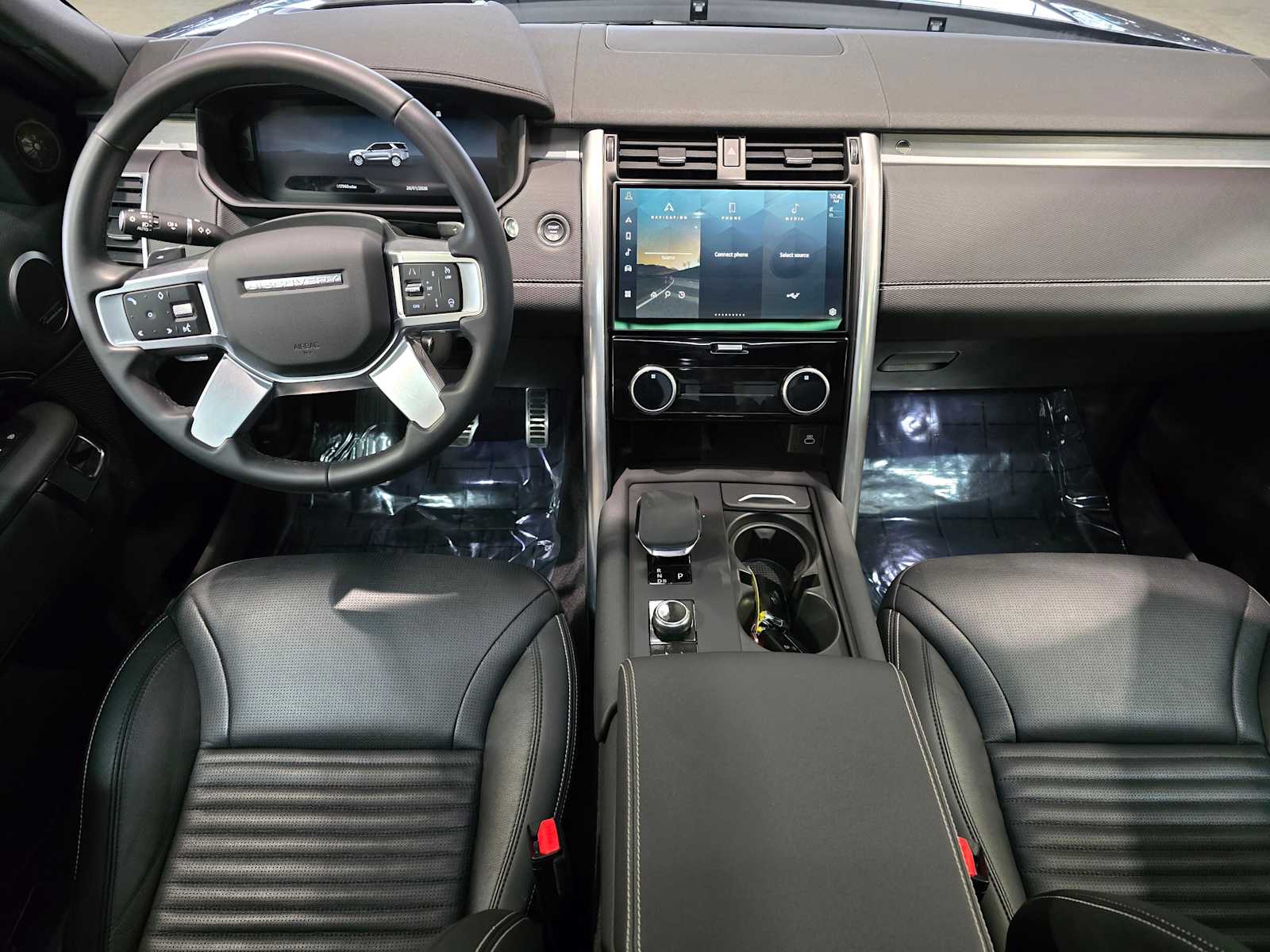 Thumbnail: 2024 Land Rover Discovery - 9