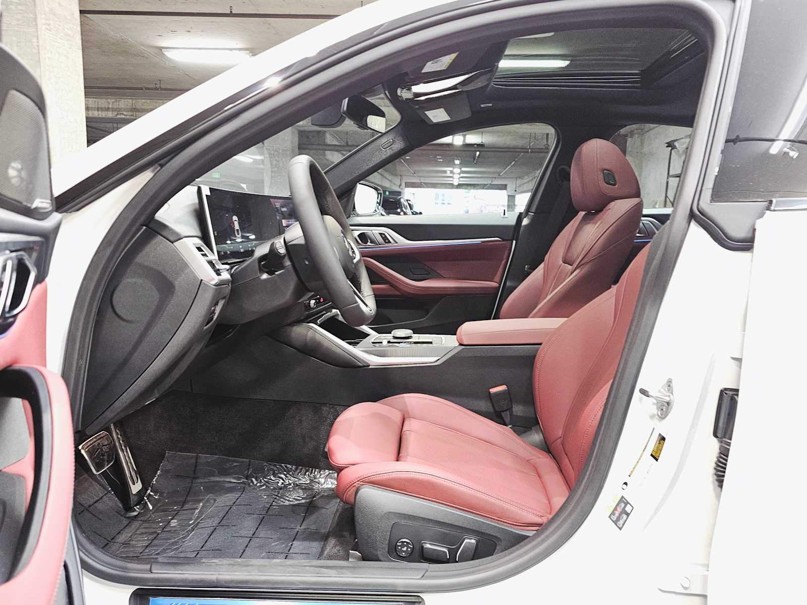 Thumbnail: 2025 BMW i4 - 23