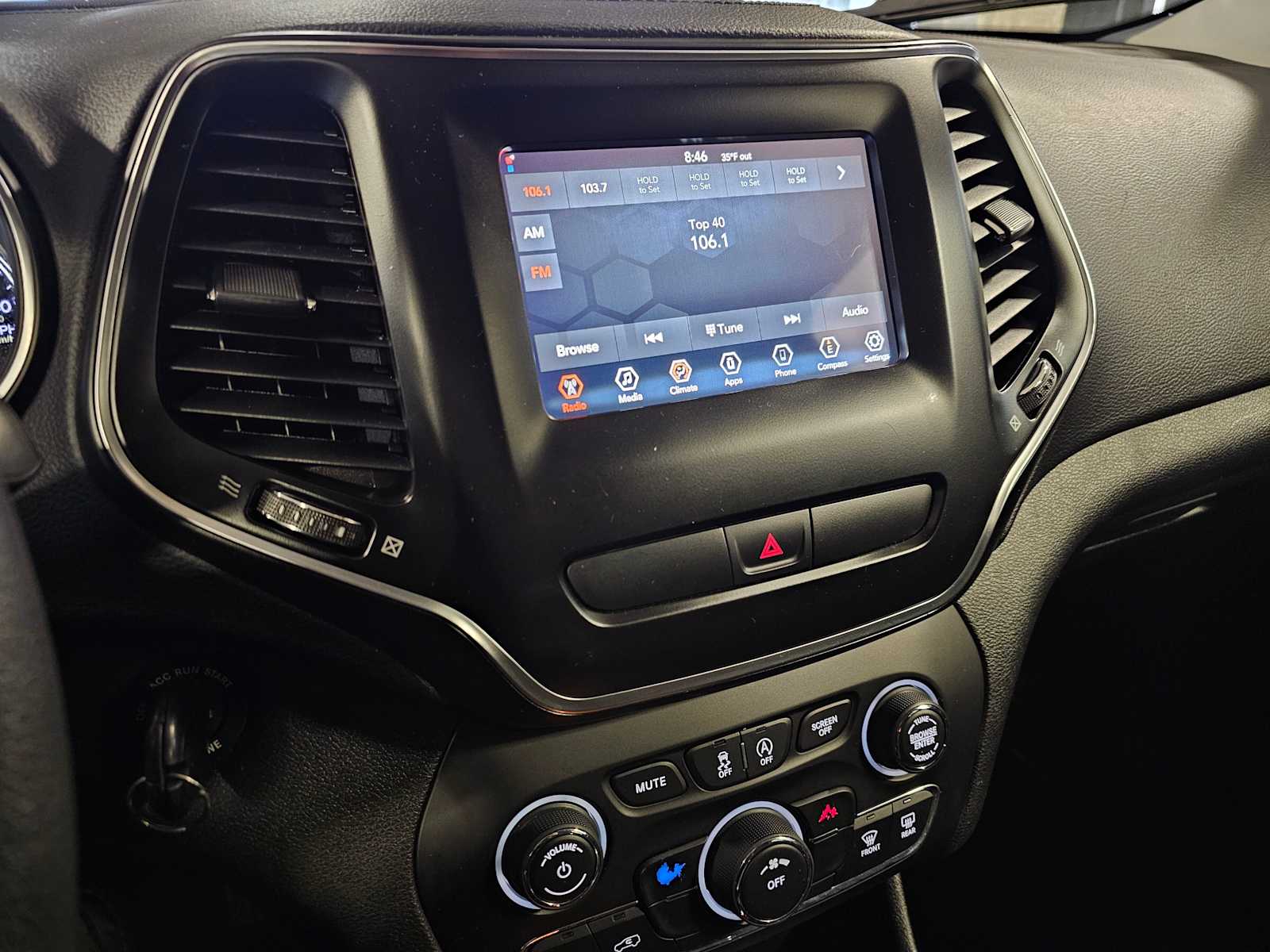 Thumbnail: 2020 Jeep Cherokee - 14