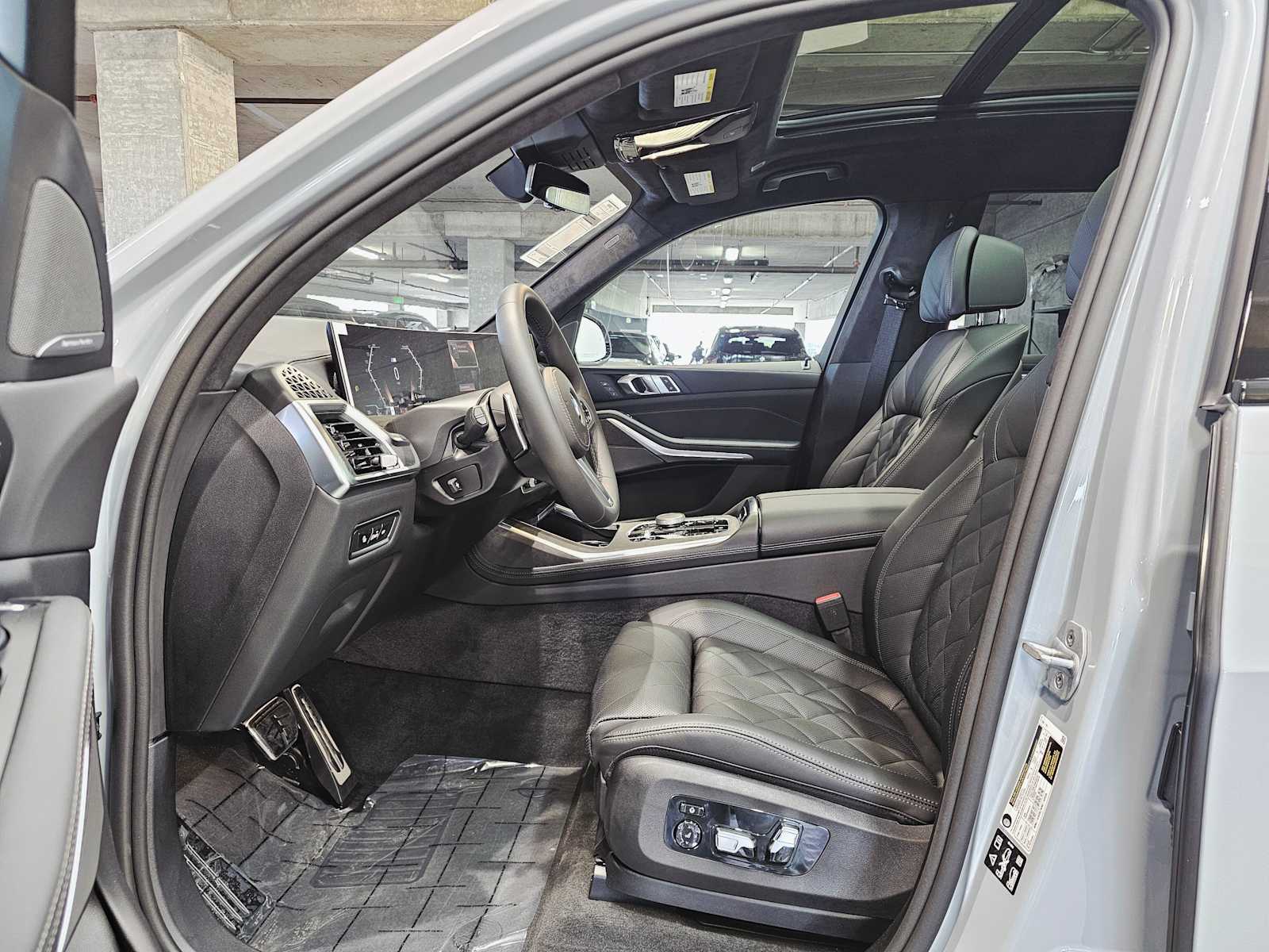 Thumbnail: 2026 BMW X7 - 23