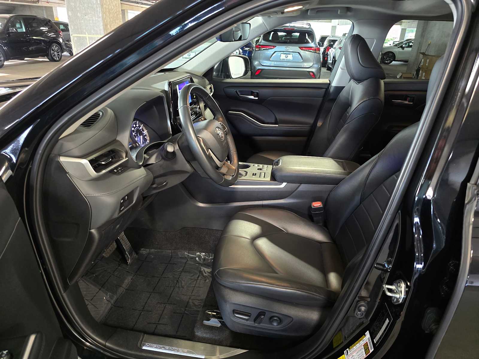 Thumbnail: 2024 Toyota Highlander - 22