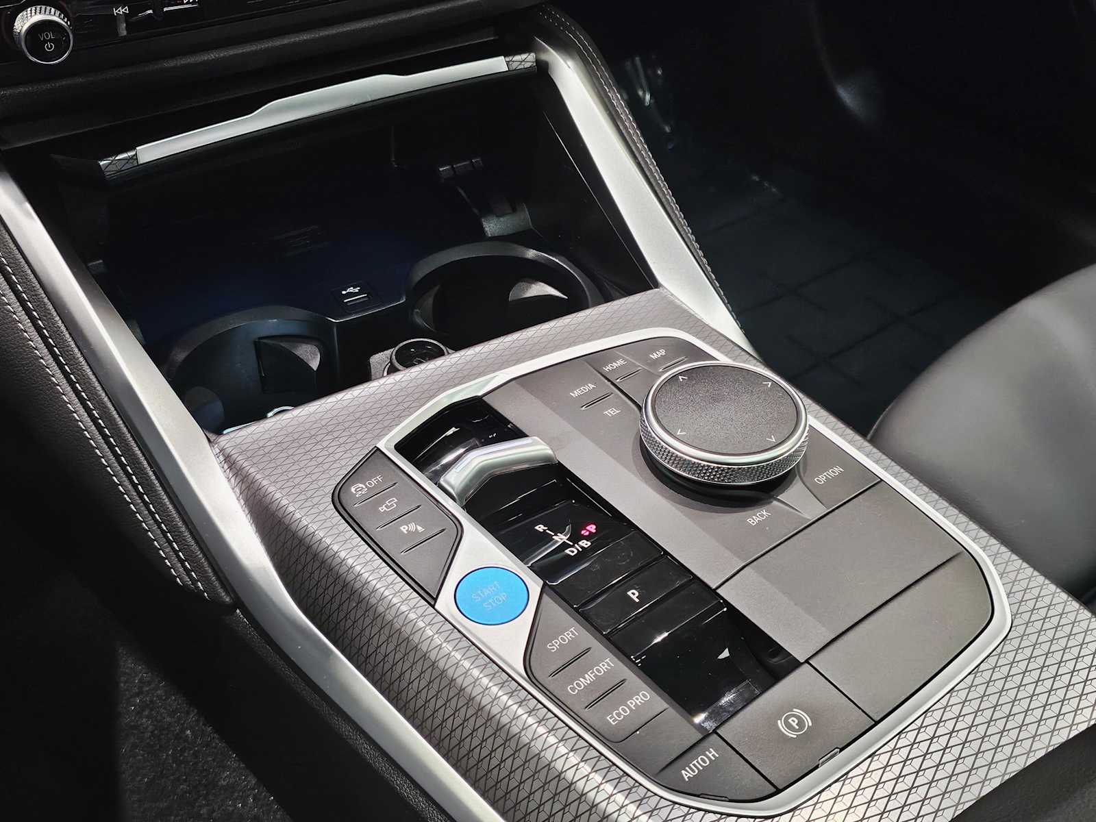 Thumbnail: 2025 BMW i4 - 17