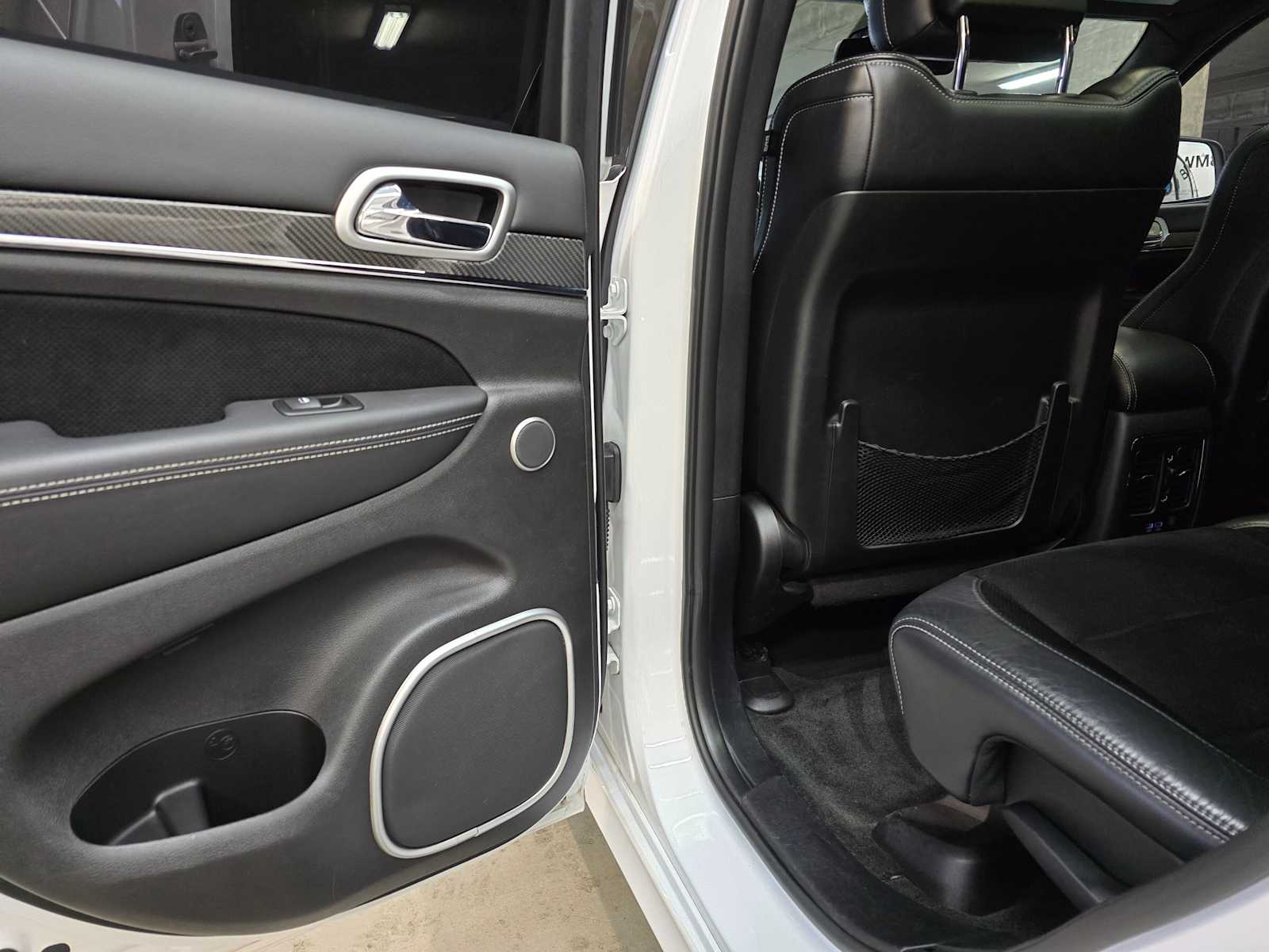 Thumbnail: 2015 Jeep Grand Cherokee - 28