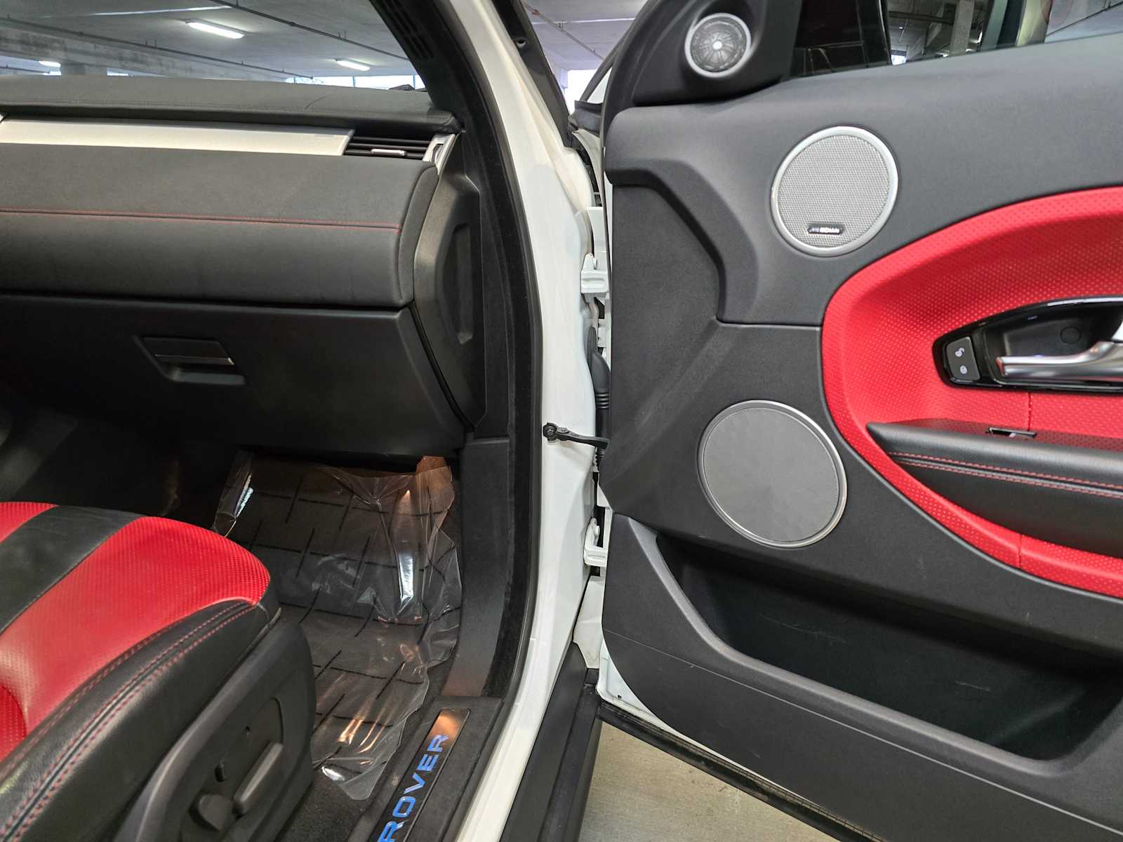 Thumbnail: 2012 Land Rover Range Rover Evoque - 30