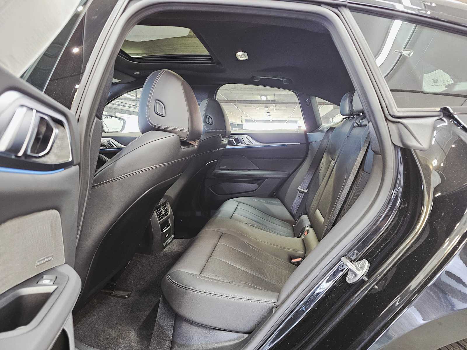 Thumbnail: 2025 BMW i4 - 25