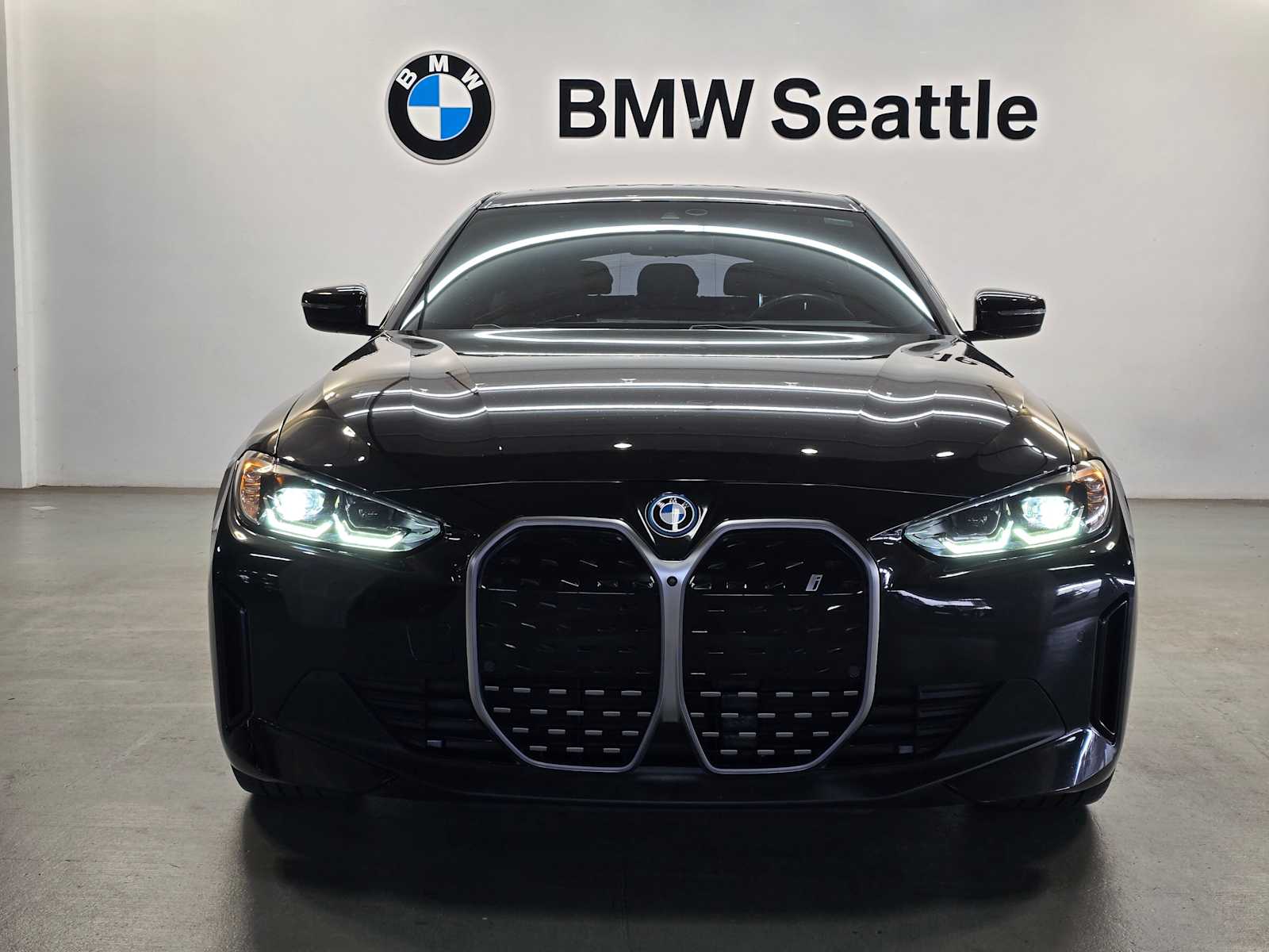 Thumbnail: 2023 BMW i4 - 6