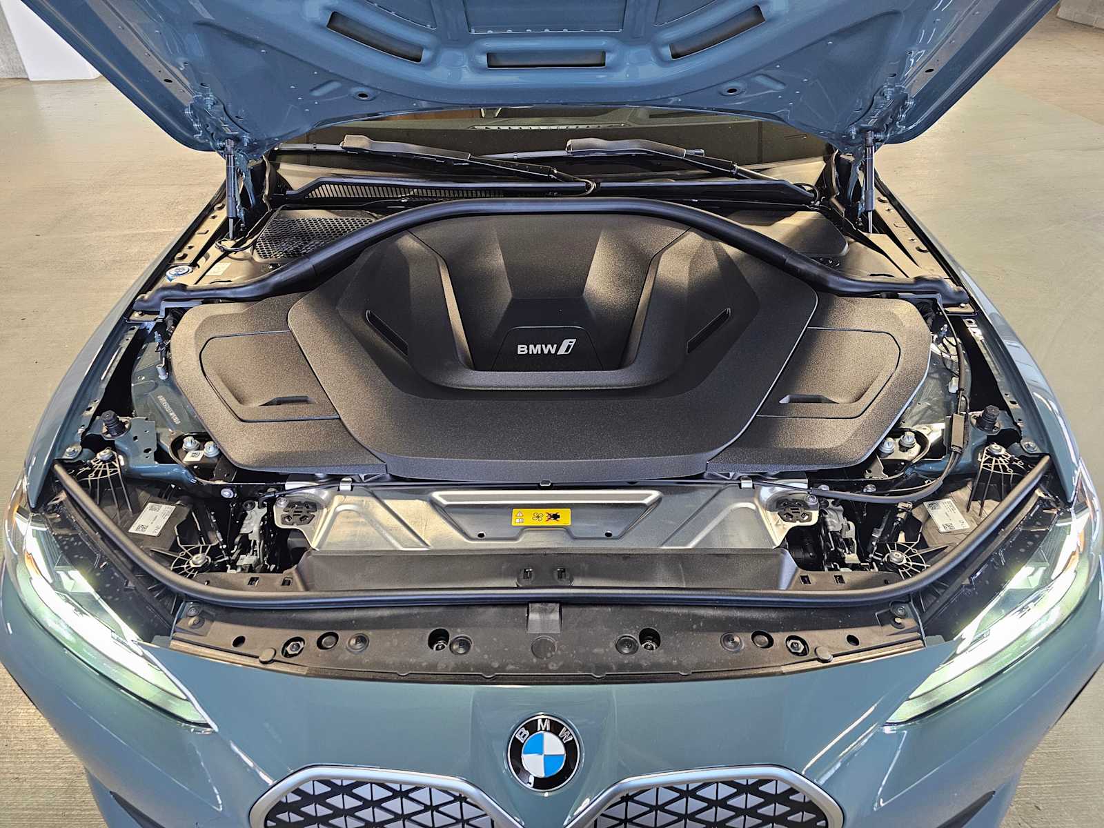 Thumbnail: 2026 BMW i4 - 9