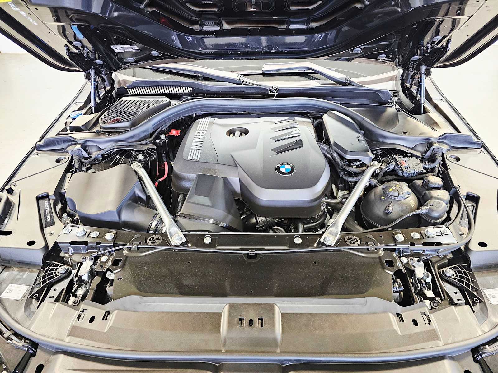 Thumbnail: 2026 BMW 5 Series - 9