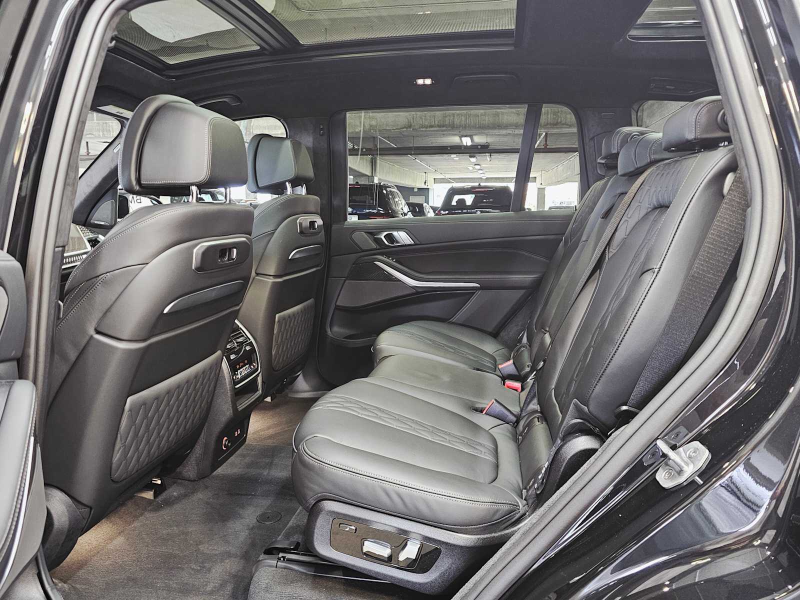 Thumbnail: 2026 BMW X7 - 25