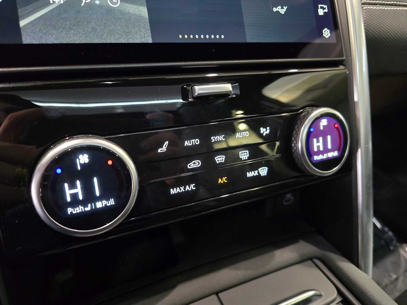 Thumbnail: 2024 Land Rover Discovery - 13